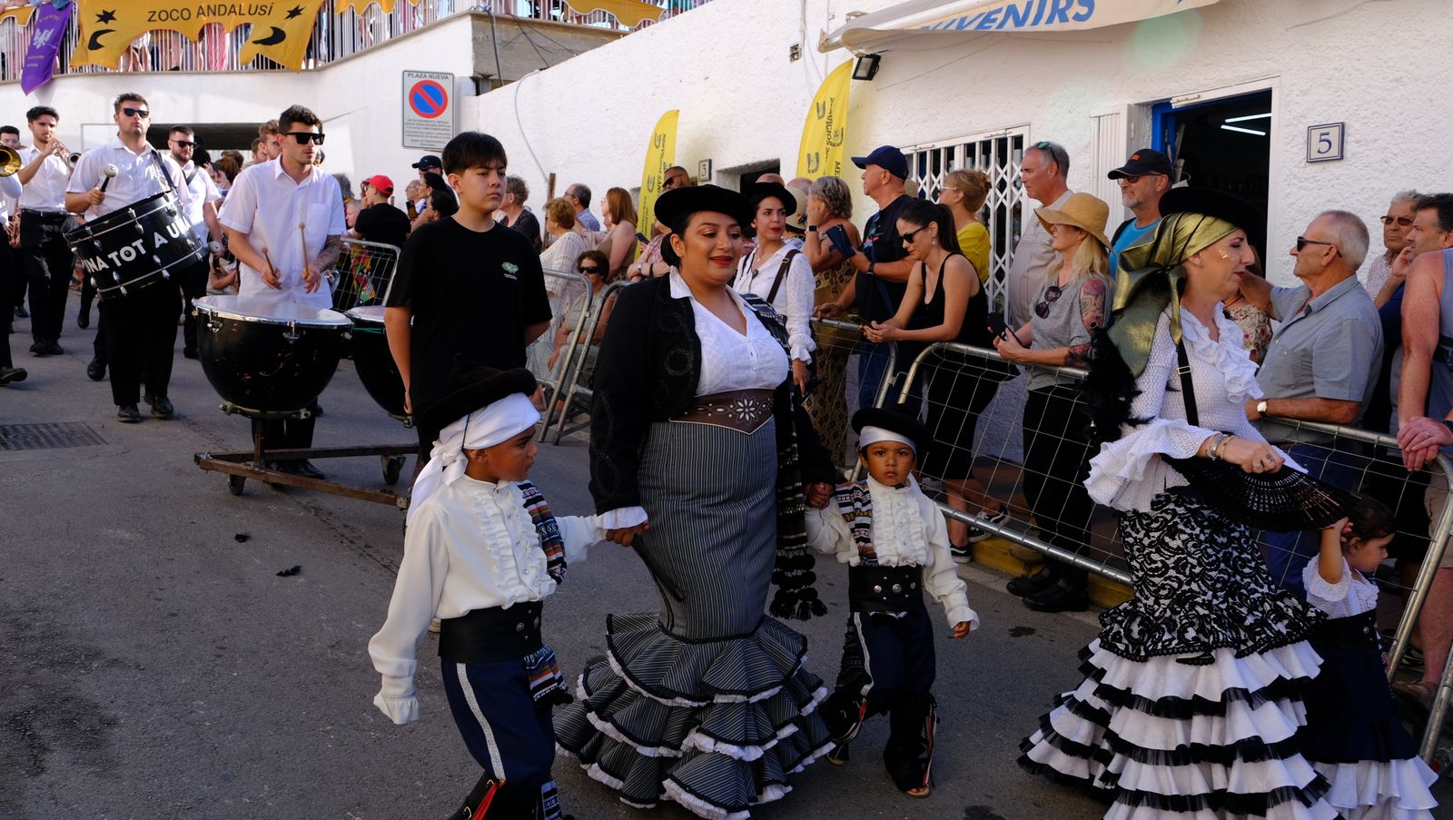 El espectacular desfile de Moros y Cristianos de Mojácar, en imágenes