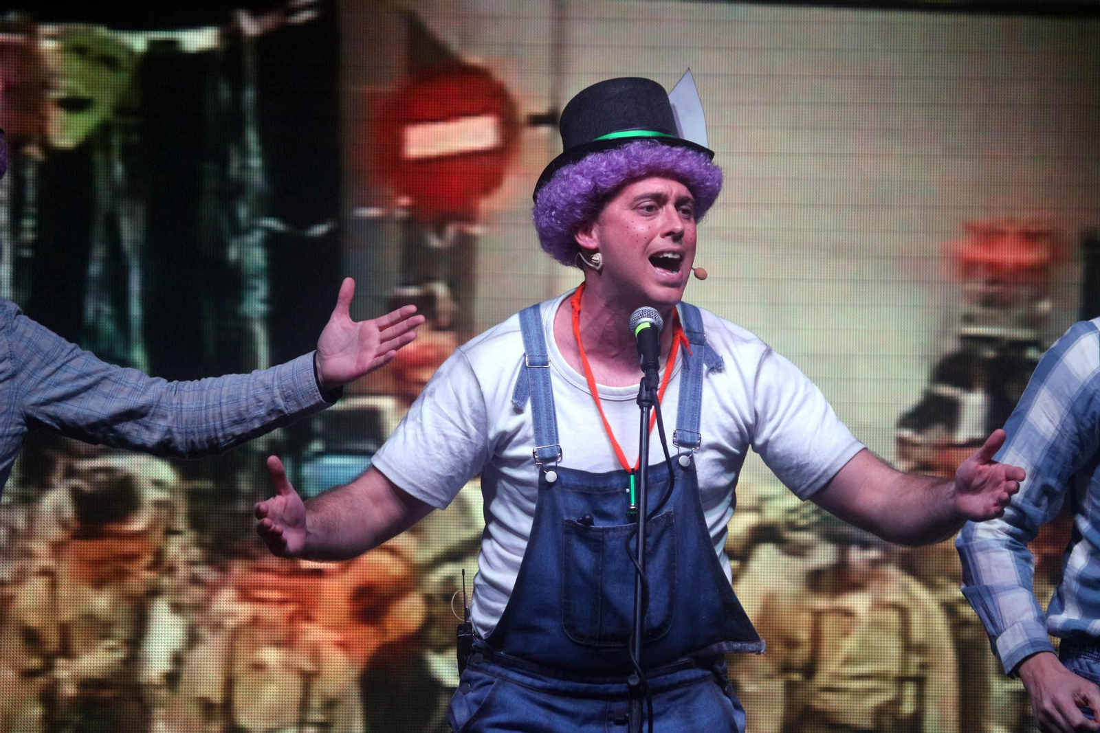 Los hermanos Domínguez cantan 'El Postulante'