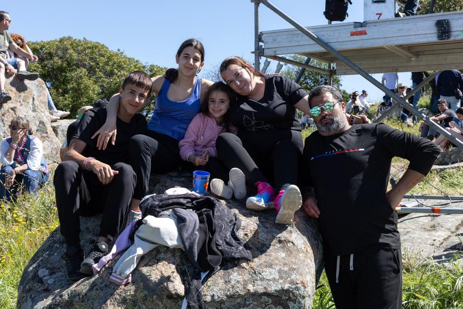 Miles de romeros acuden al encuentro de la Virgen de la Cabeza en su romería
