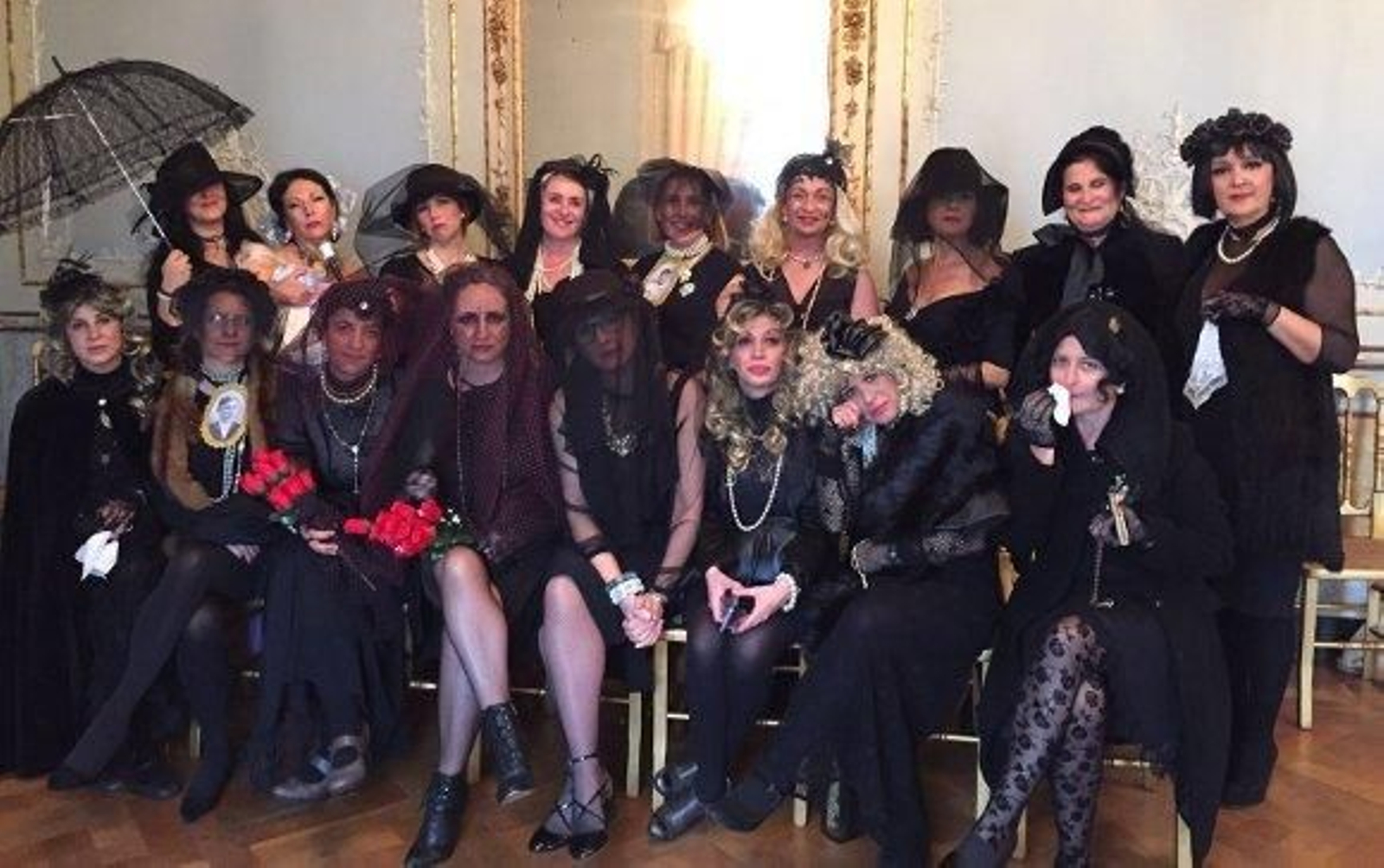 Gema Domínguez-Mompell, Yolanda Campos, Arancha de la Fuente, Inma y Alicia Estévez, Pepa y Ana Senabre, Chelo e Inma Sánchez-Ferragut, Flora Nieto, Gema Rodríguez Téllez, Pepa Ayora, Carmela Miranda, Charo Bordallo, Loren Otero y Patricia Jaime.  Foto: Ignacio Casas de Ciria