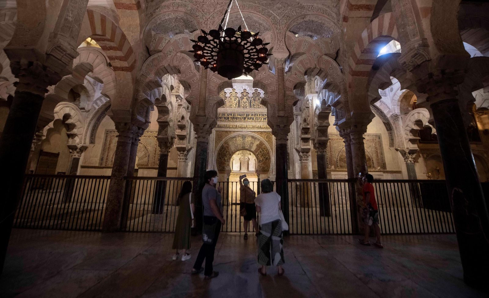 Visitantes en la Mezquita.
