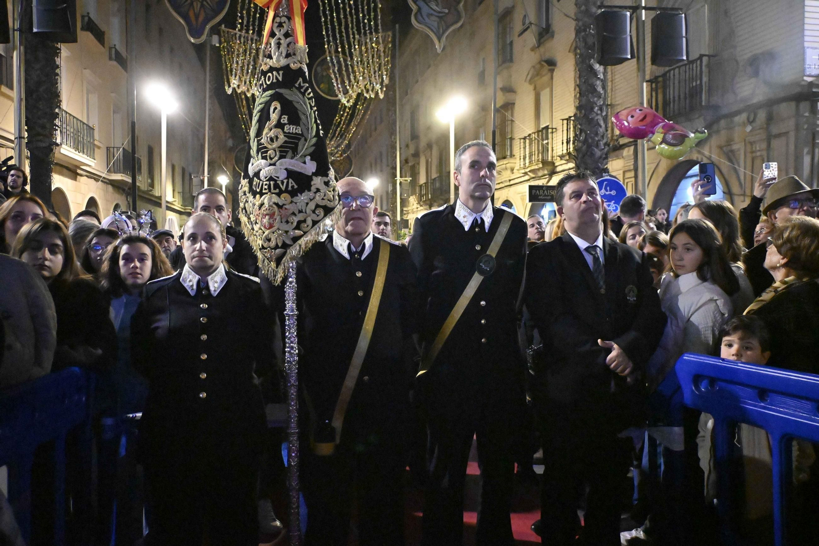 Las mejores imágenes del encendido del alumbrado 2025 en la Plaza de las Monjas