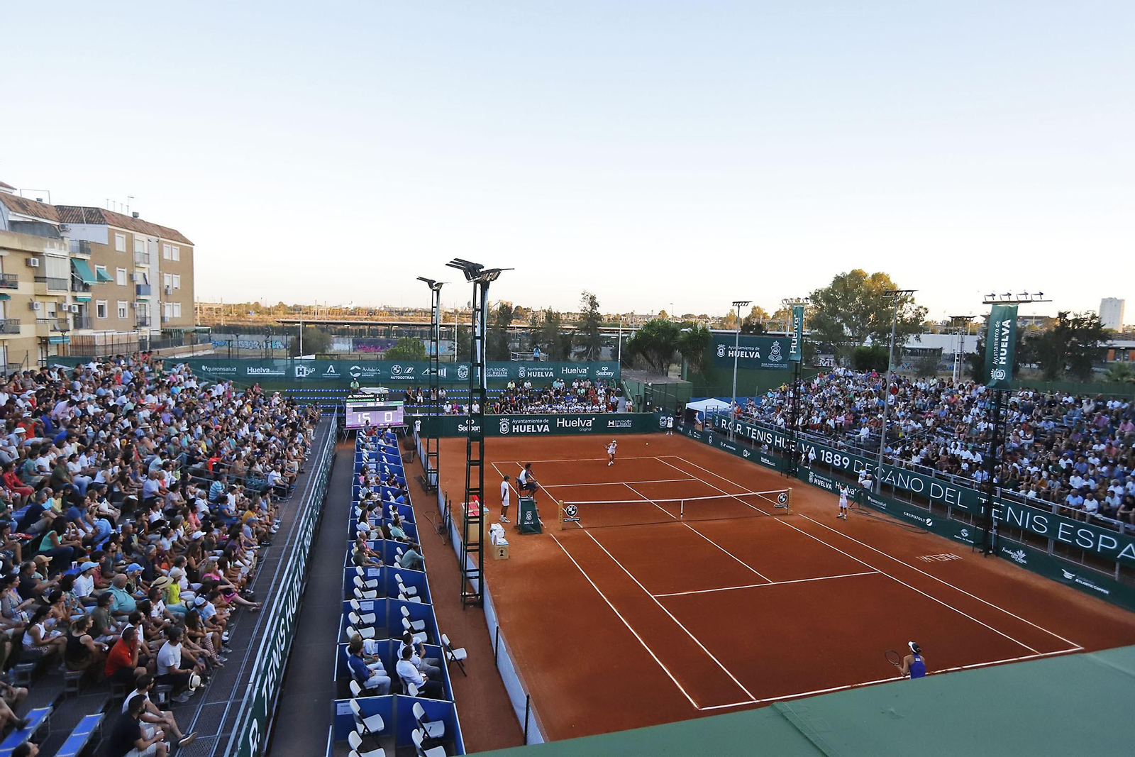 Imágenes del ambiente en la final femenina de la Copa del Rey de tenis de Huelva