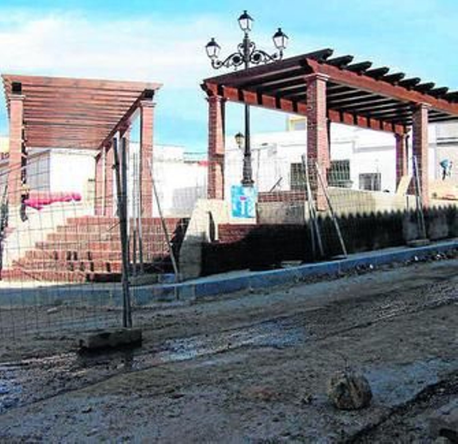 La nueva imagen de la plaza de la calle Alcaría, aún en obras.