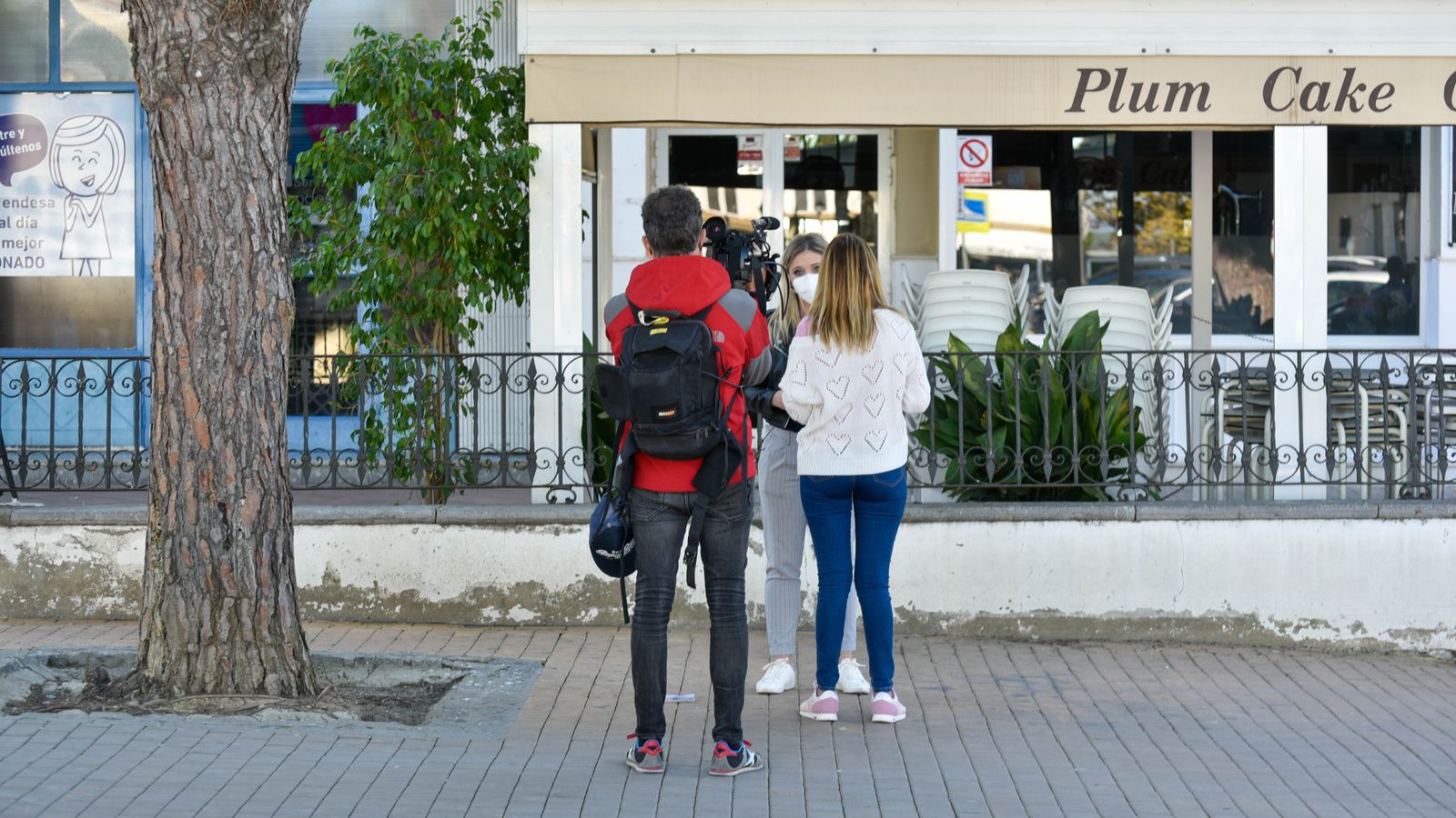 Luto por el asesinato machista de María Isabel en San Roque