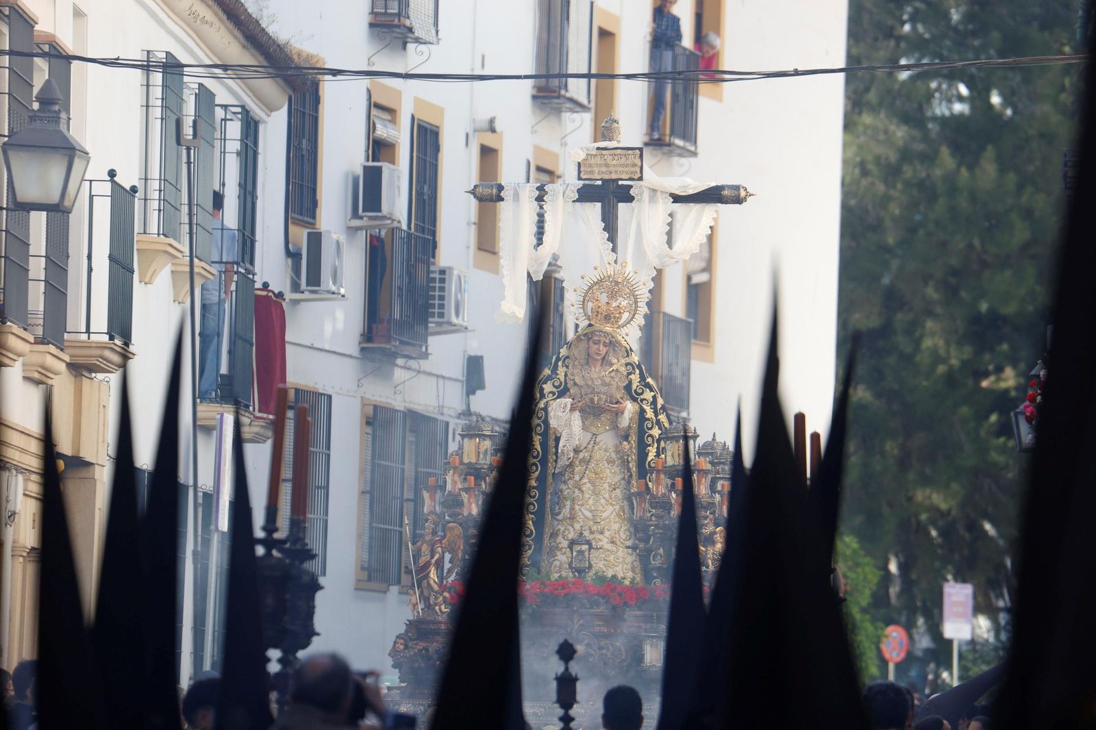 La procesión de la Soledad en este Viernes Santo de Córdoba, en imágenes