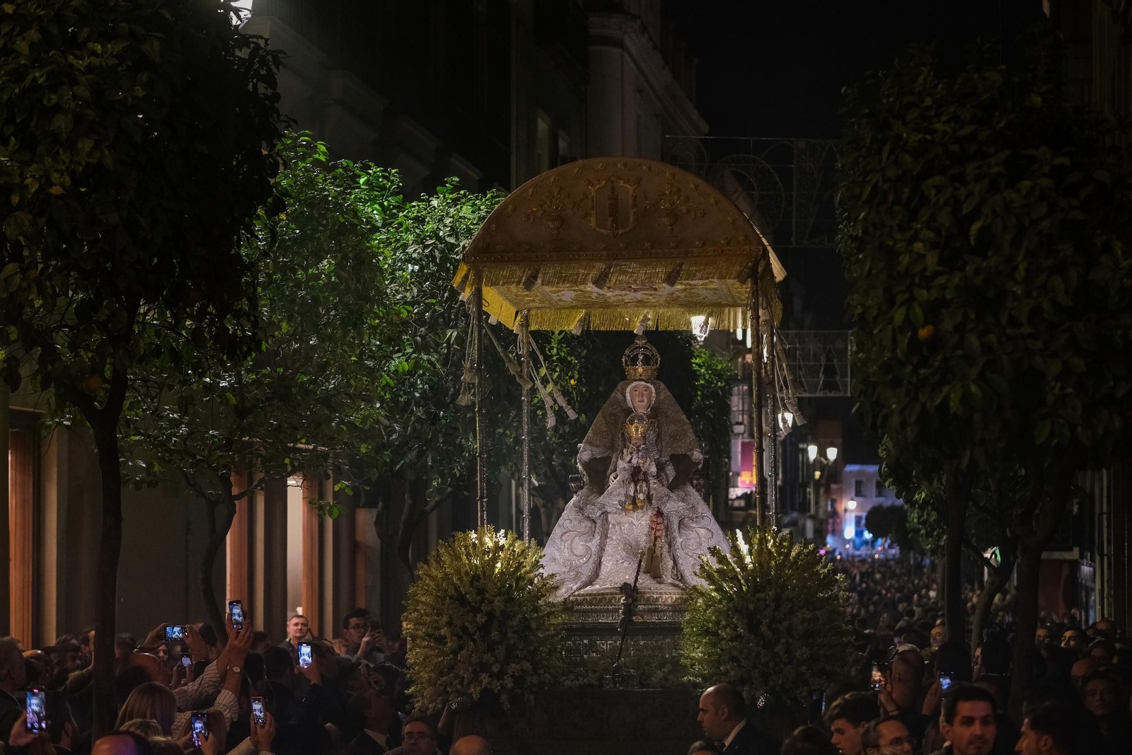 Imágenes del regreso de la Virgen de los Reyes