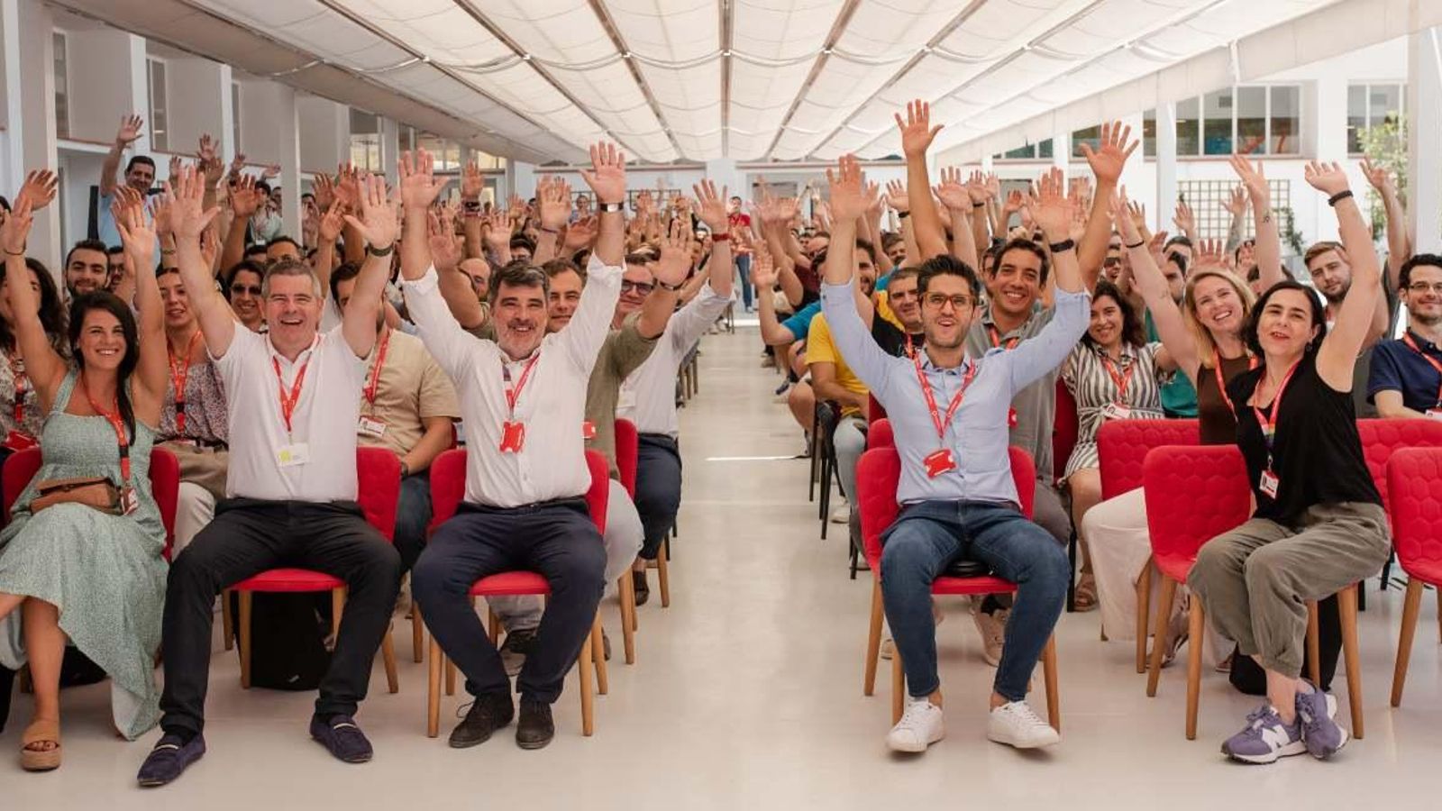 Trabajadores del centro de operaciones de Vodafone en Málaga