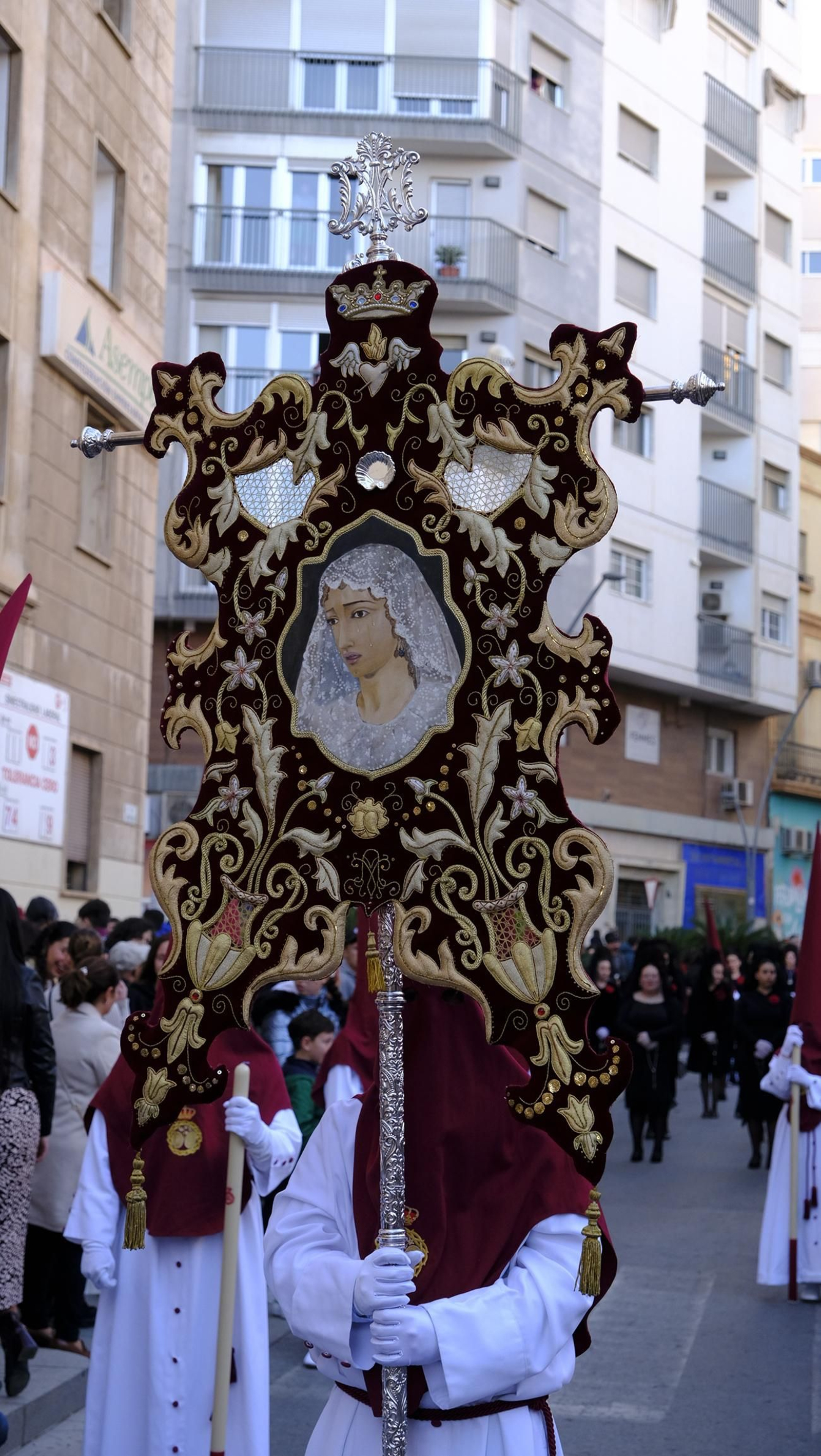 Coronación desaría al viento en su estación de Penitencia