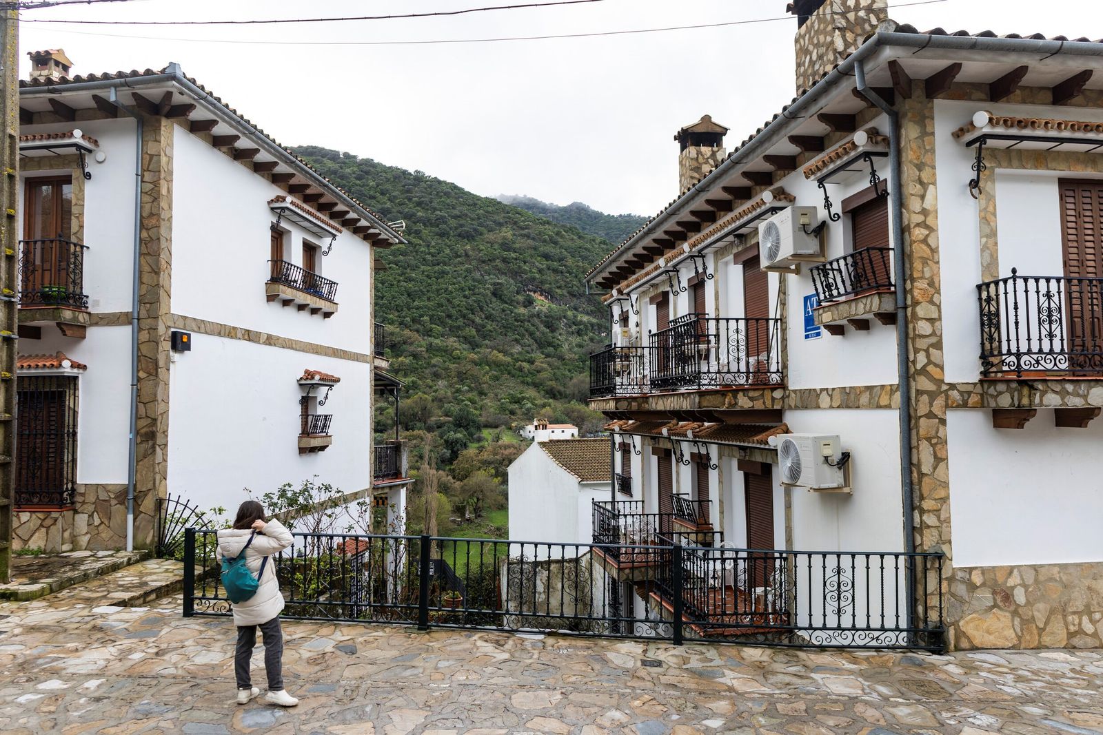 Se cumple una semana desde el corte total de accesos en la localidad.