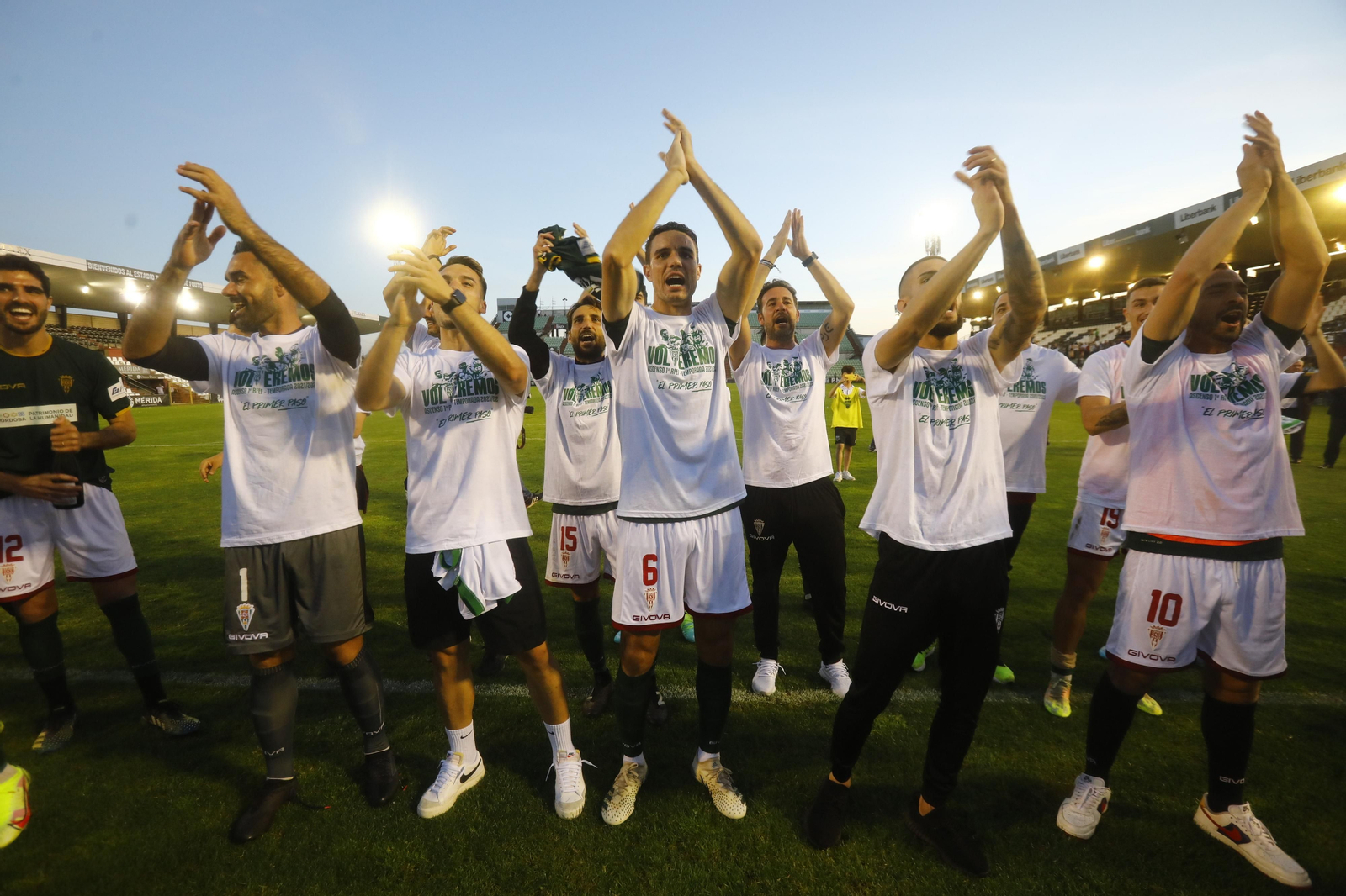 Las imágenes de la fiesta del ascenso del Córdoba CF en Mérida