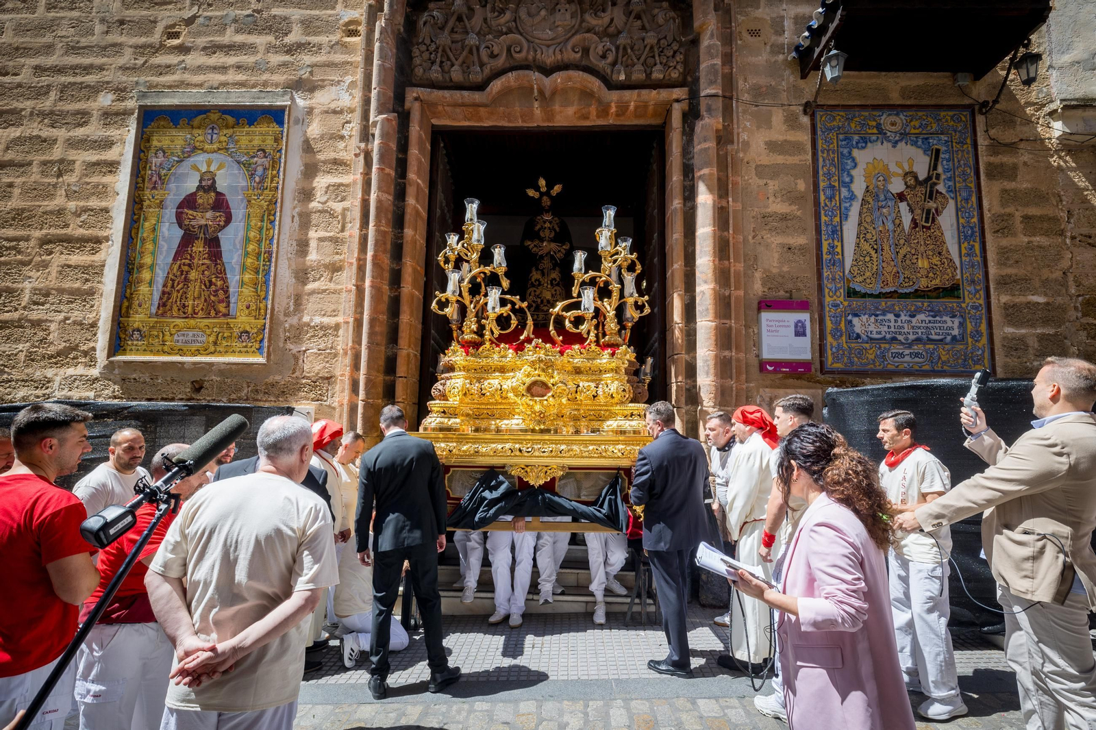 Imágenes de la salida de Las Penas en la Semana Santa de Cádiz 2025 Imágenes de la salida de Las Penas en la Semana Santa de Cádiz 2025