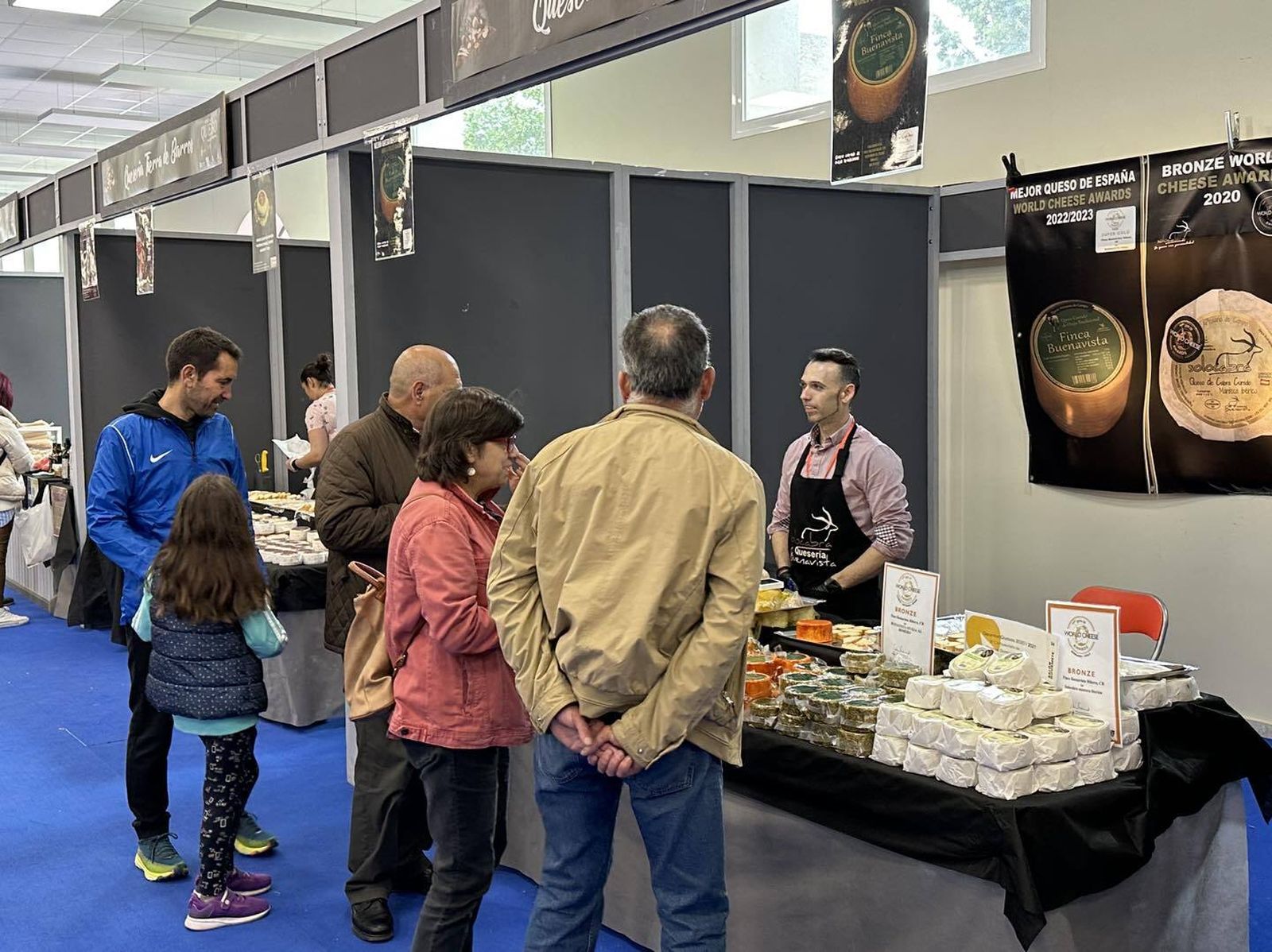 Un recorrido en imágenes por la Feria del Queso de Los Pedroches en Hinojosa del Duque