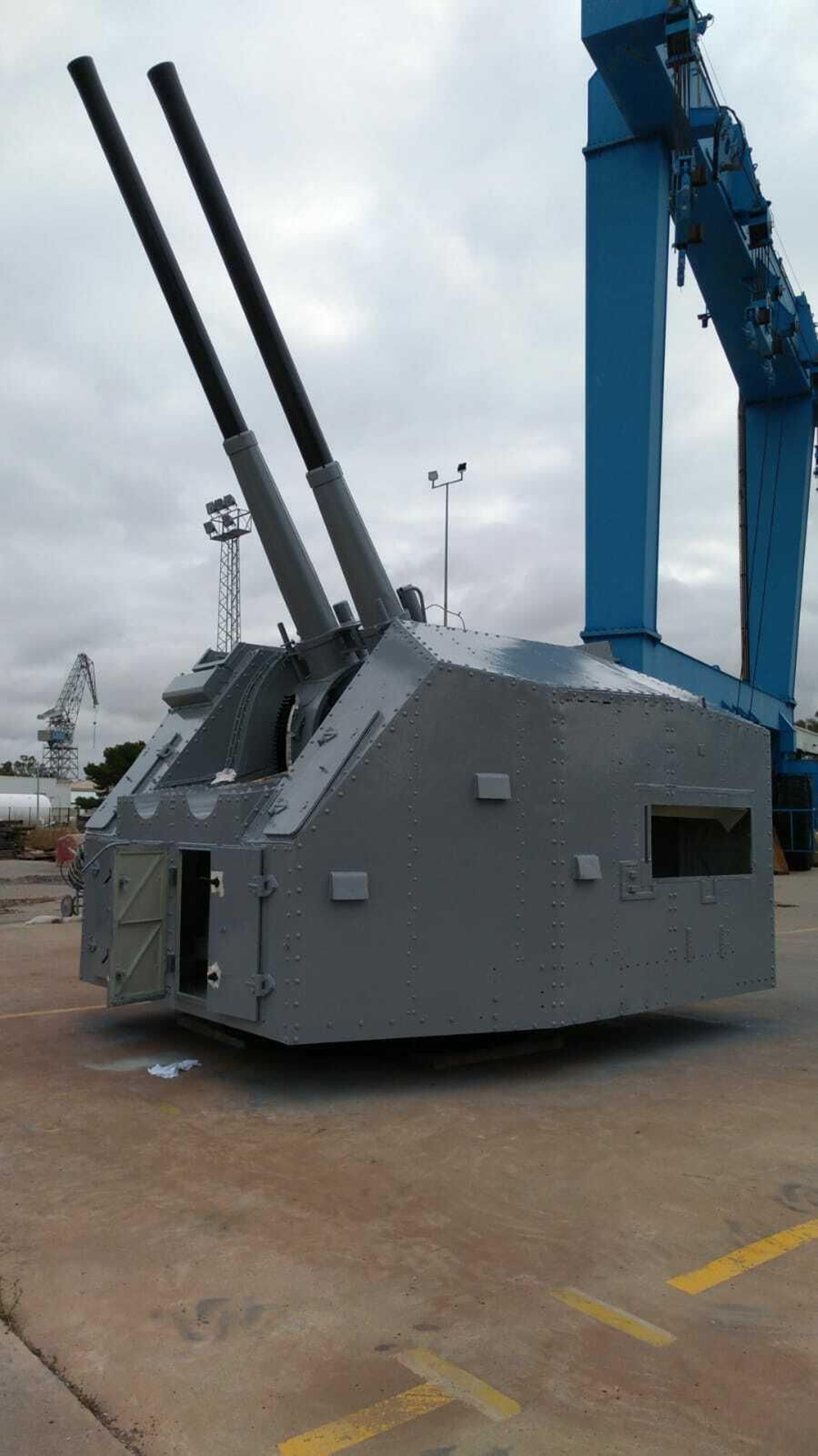 Uno de los cañones salidos de FSC que estaban en Janer y que se han recuperado en Navantia.