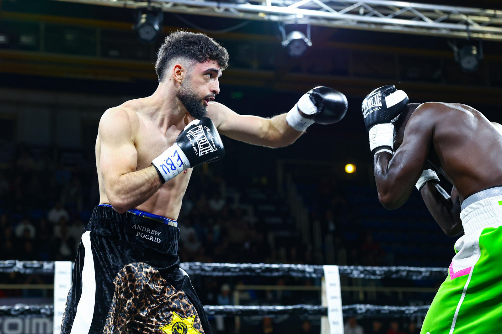 Las mejores fotos de la derrota de José Luis Navarro (El Cazador Jr) ante Gustave Tamba