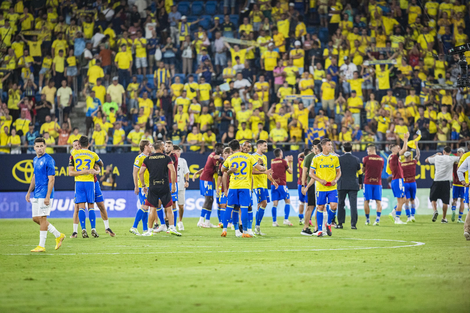 Imágenes del partido Cádiz-Alavés