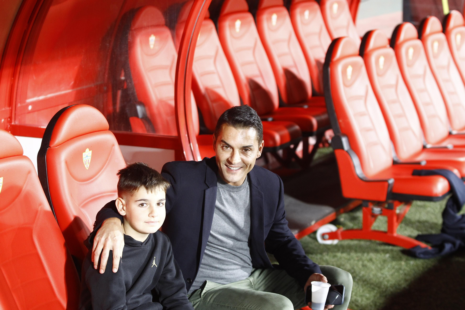 Imágenes del partido homenaje al 'eterno' capitán de la U.D. Almería, José Ortiz