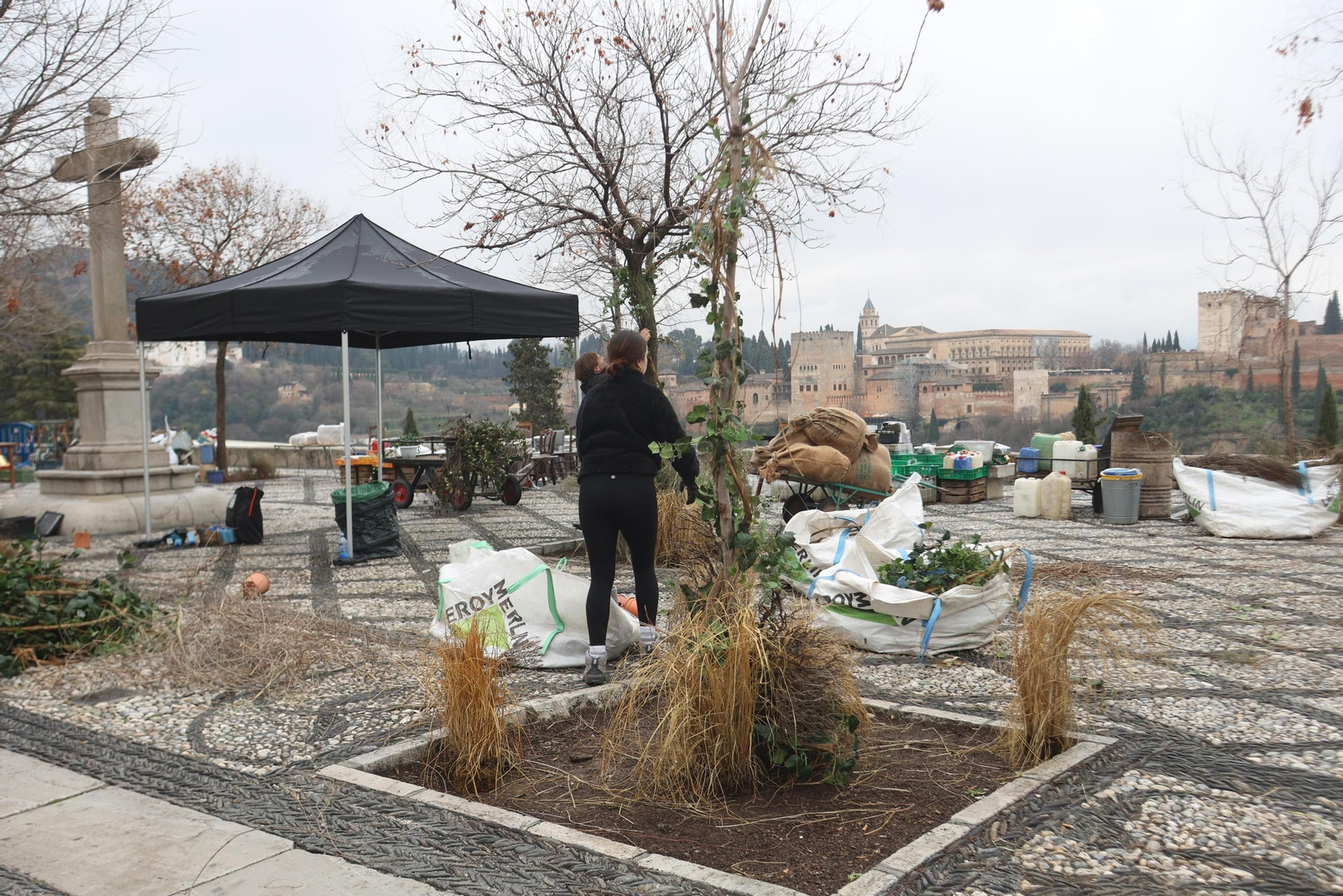 Así se está preparando el Albaicín para el rodaje de 'The Walking Dead': las imágenes