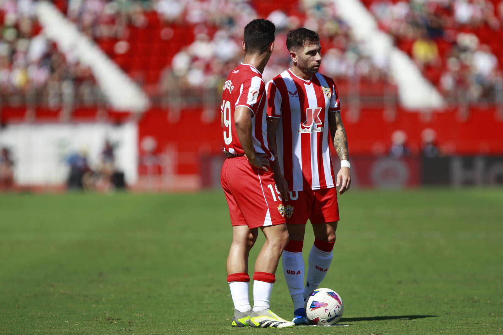 Imágenes del empate a 3 de la U.D. Almería y el Granada C.F.