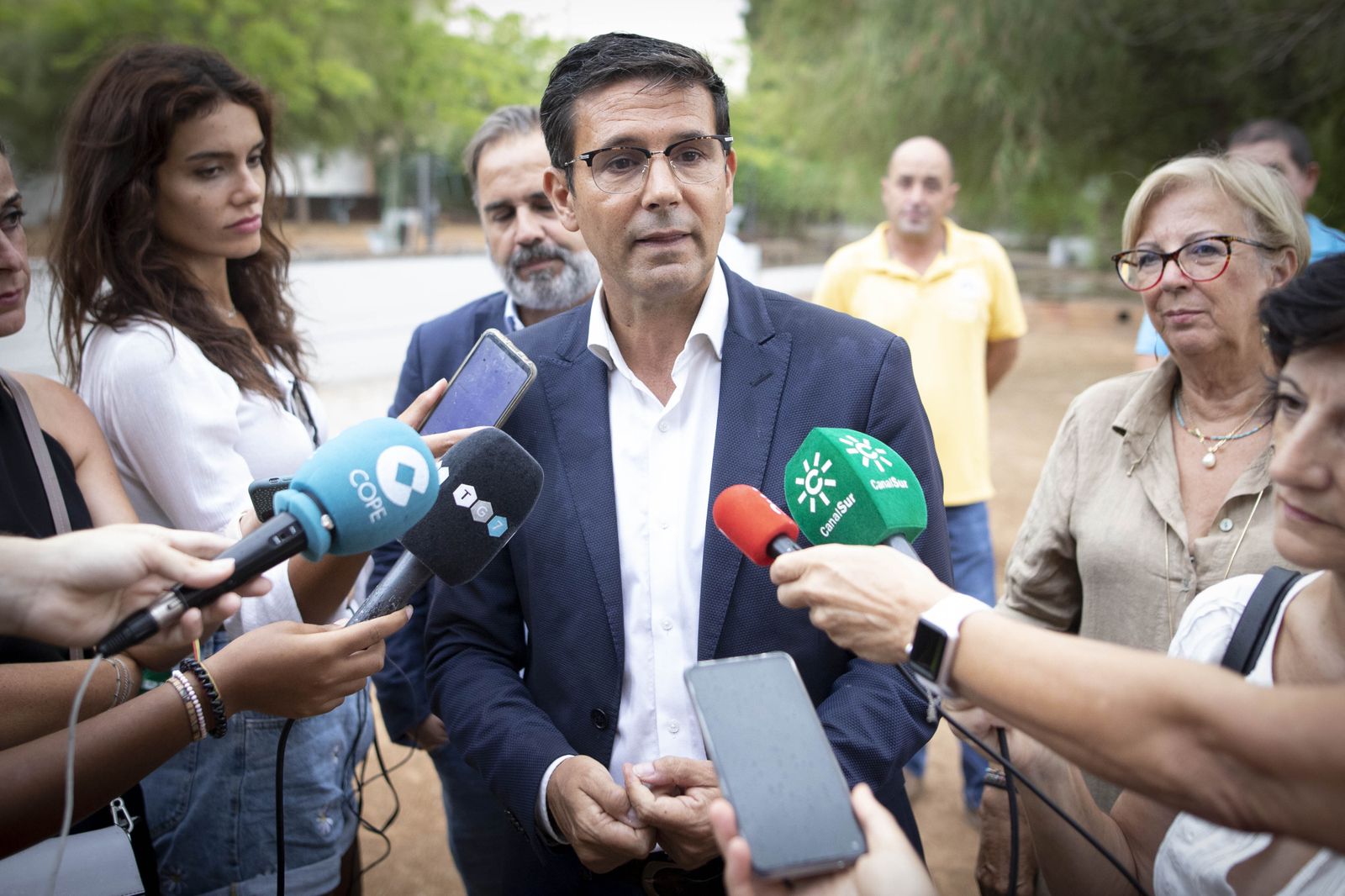 El alcalde de Granada pide a Juanma Moreno el "máximo apoyo" para ...