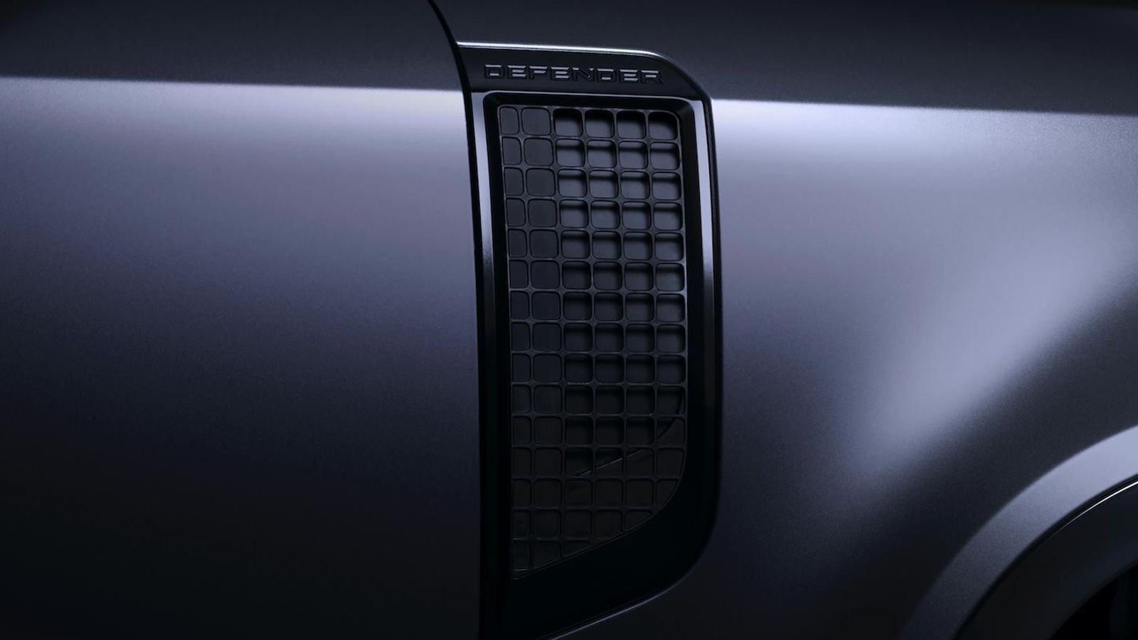 Las rejillas en negro son uno de los aspectos diferenciadores de este acabado.