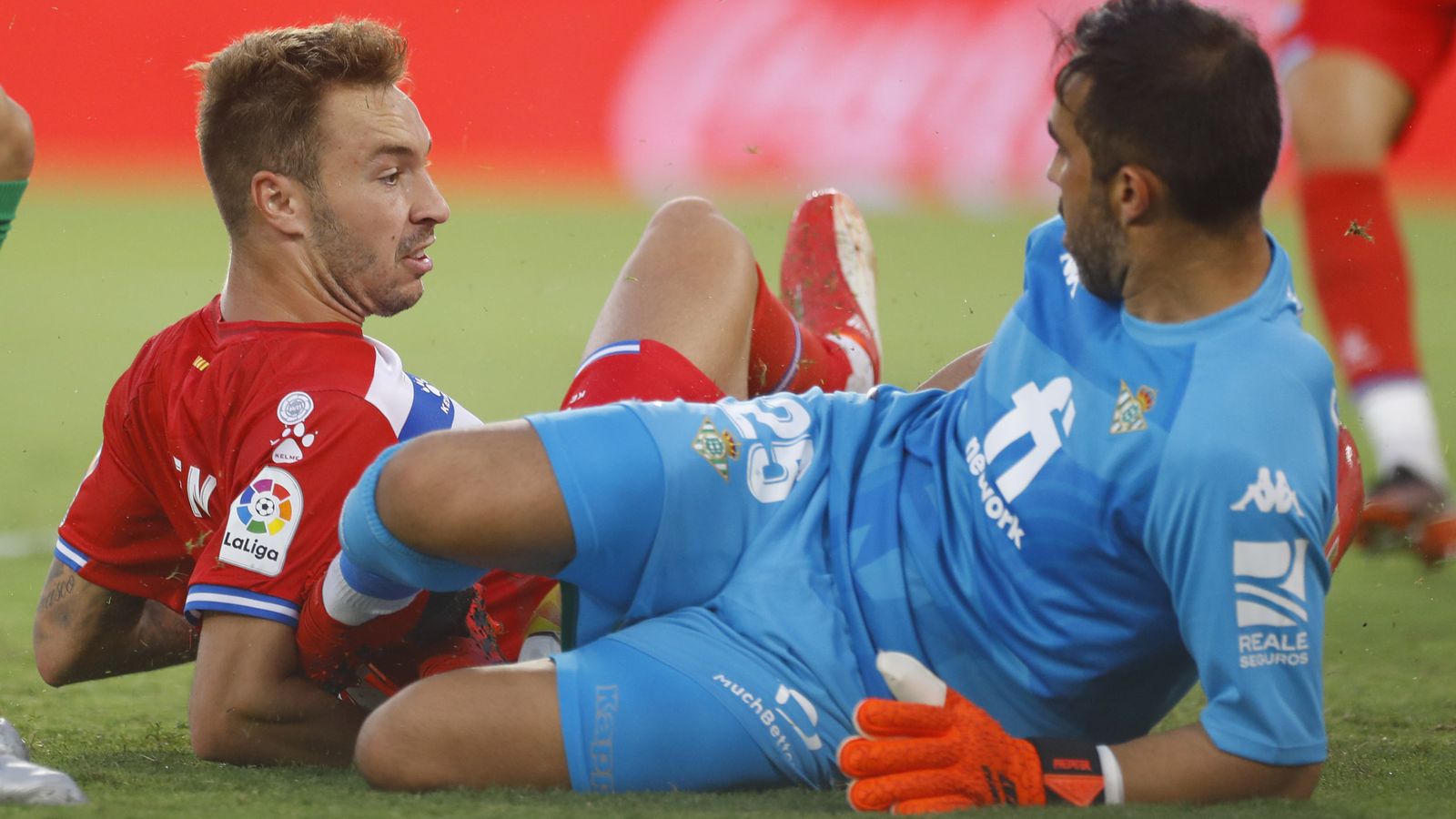 Claudio Bravo junto a Loren.