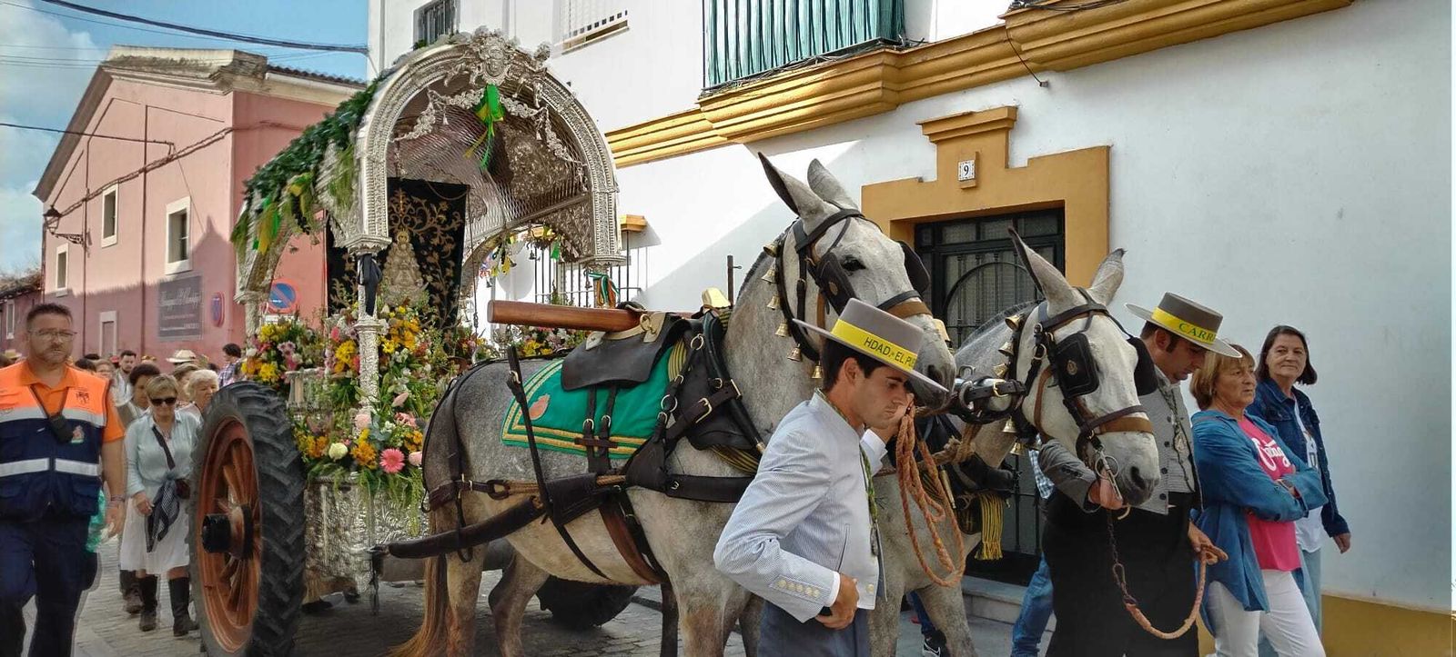 Una imagen del simpecado de la hermandad portuense.