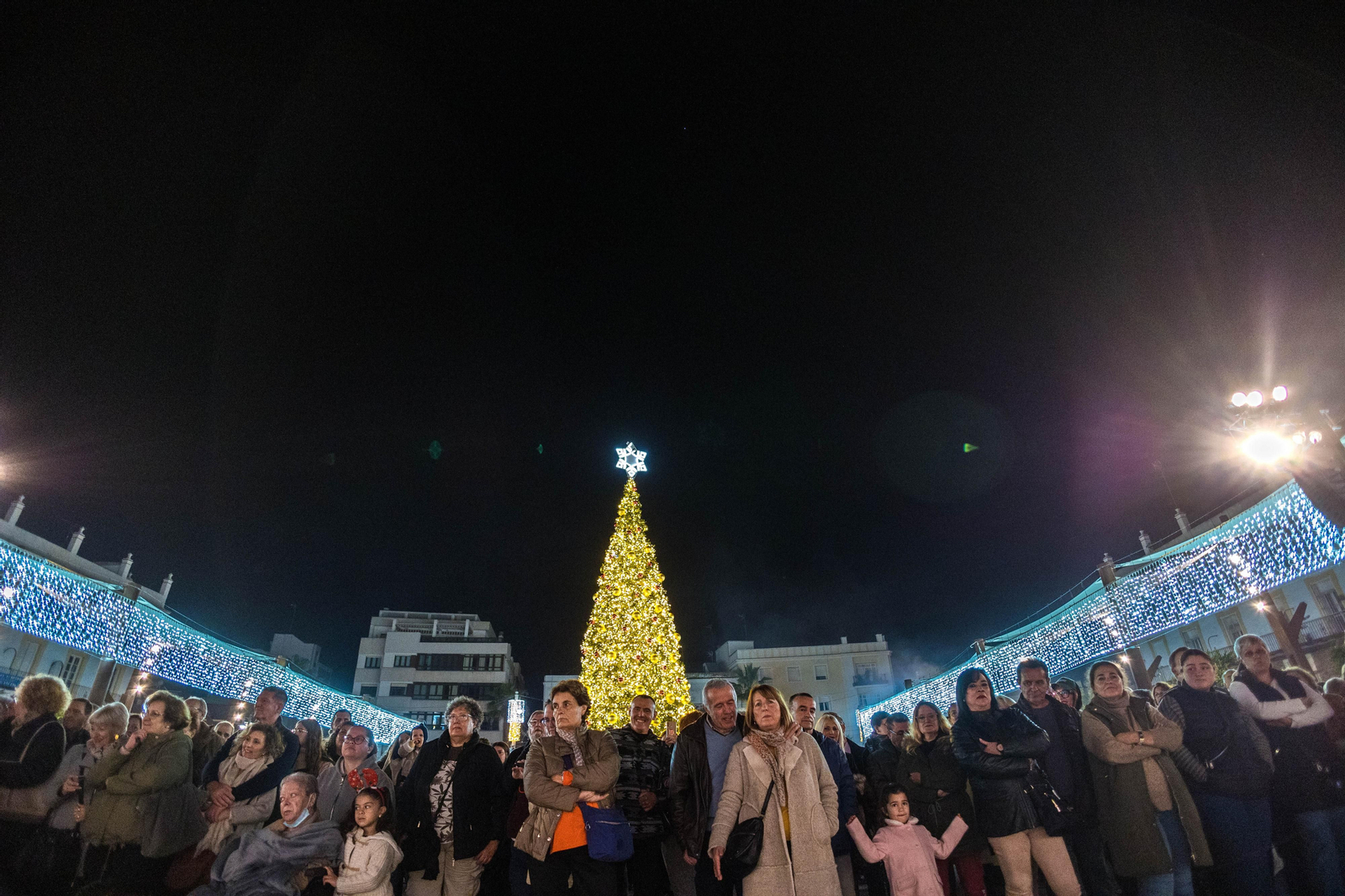 Doble sesión de zambombas navideñas en la plaza del Rey de San Fernando