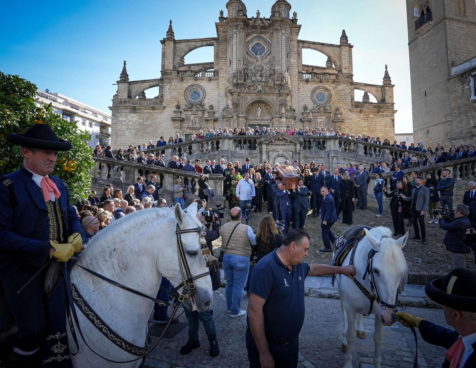 Imágenes del funeral de Álvaro Domecq en la catedral de Jerez