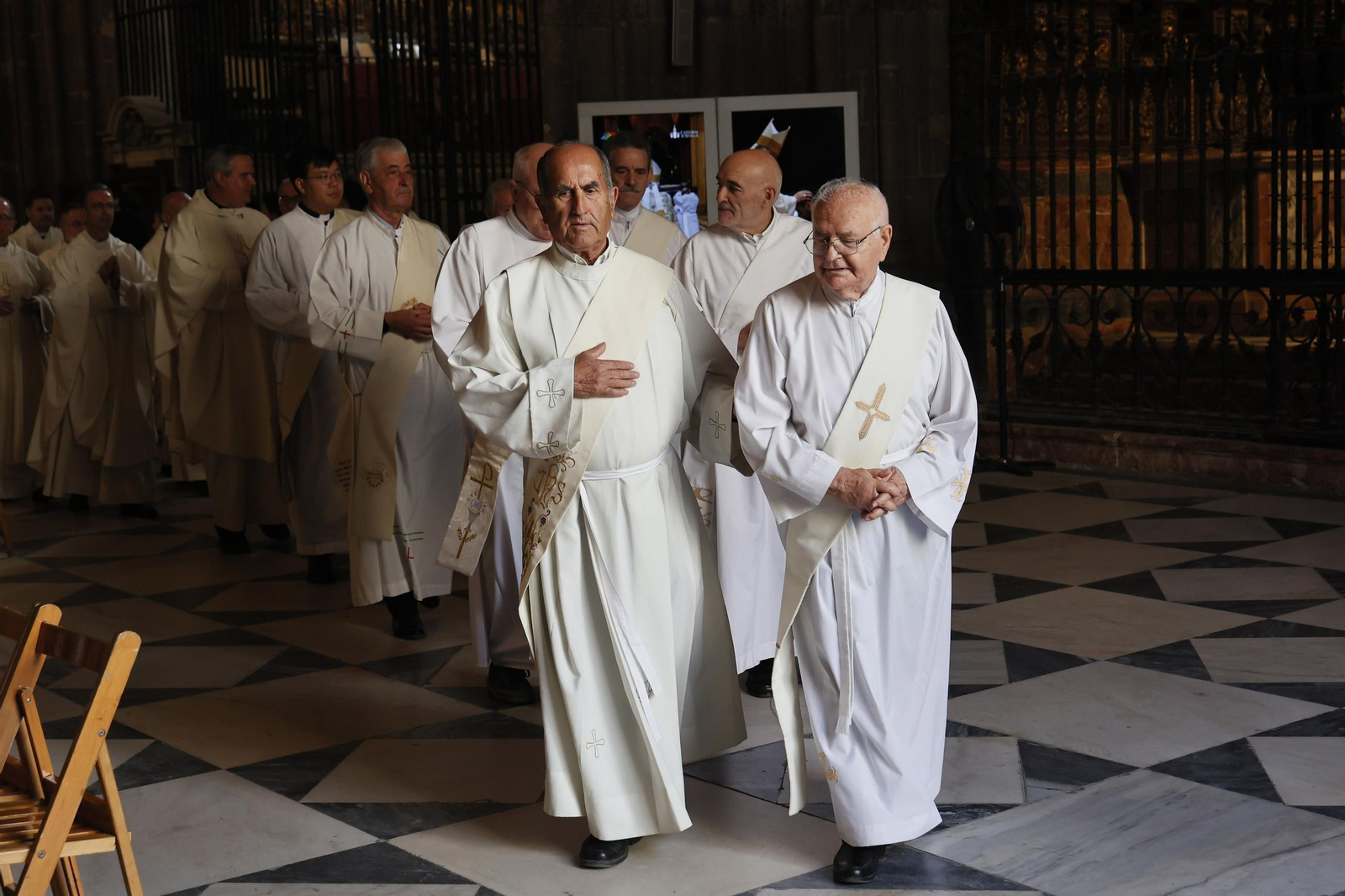 La ordenación de seis nuevos diáconos, entre ellos el Hermano Pablo, secretario del Cardenal Amigo