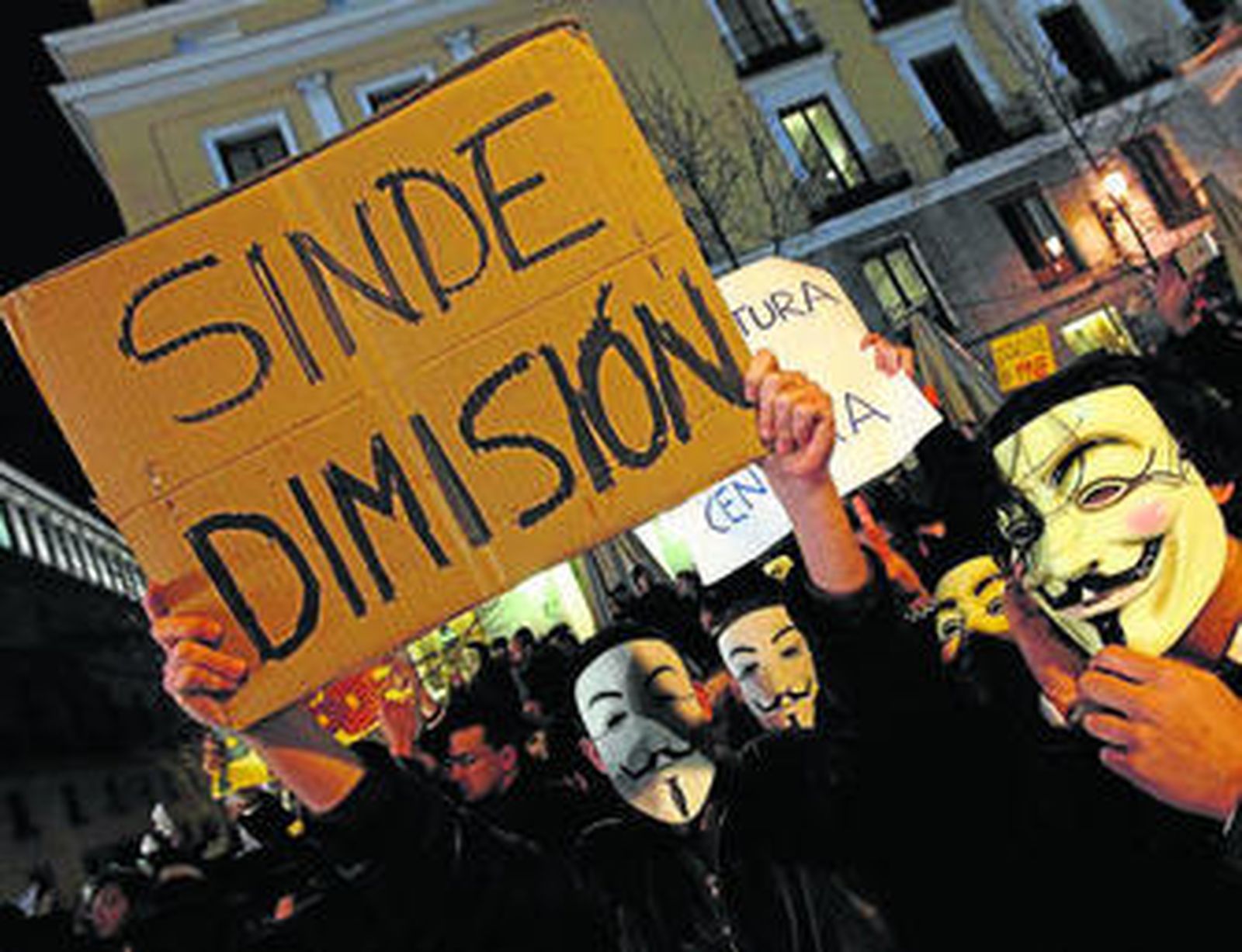 Internautas protestan por la Ley Sinde, el domingo, durante la celebración de la ceremonia de los Goya.