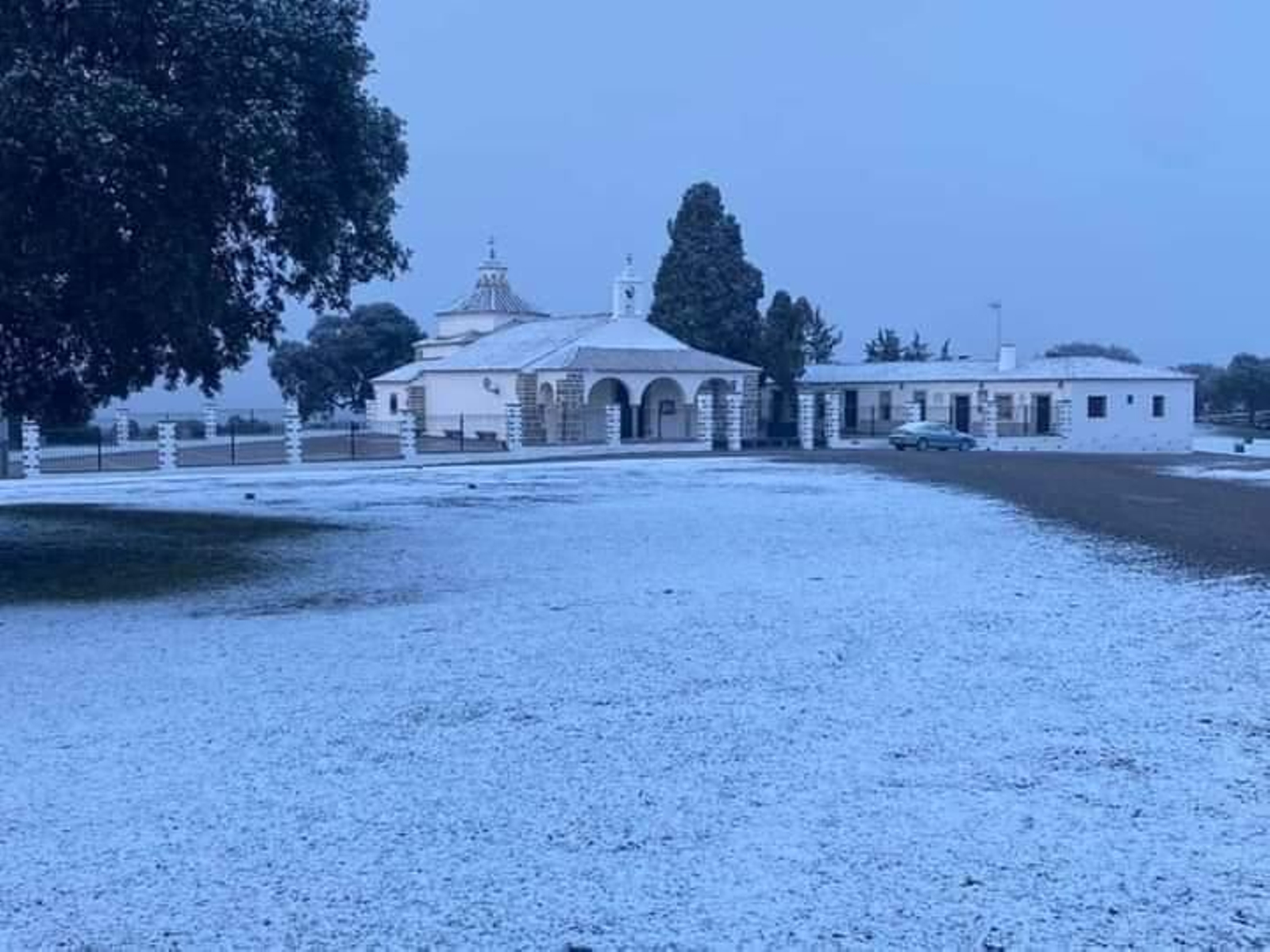 El santuario de la Virgen de Luna, bajo la nieve. El santuario de la Virgen de Luna, bajo un manto de nieve.