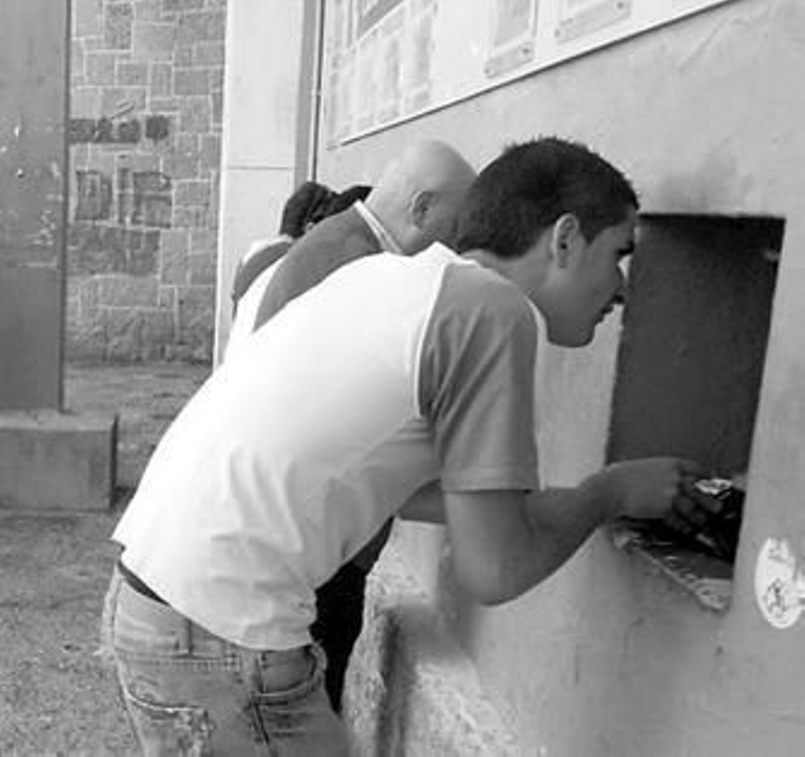 Aficionados en las taquillas del Ramón de Carranza.
