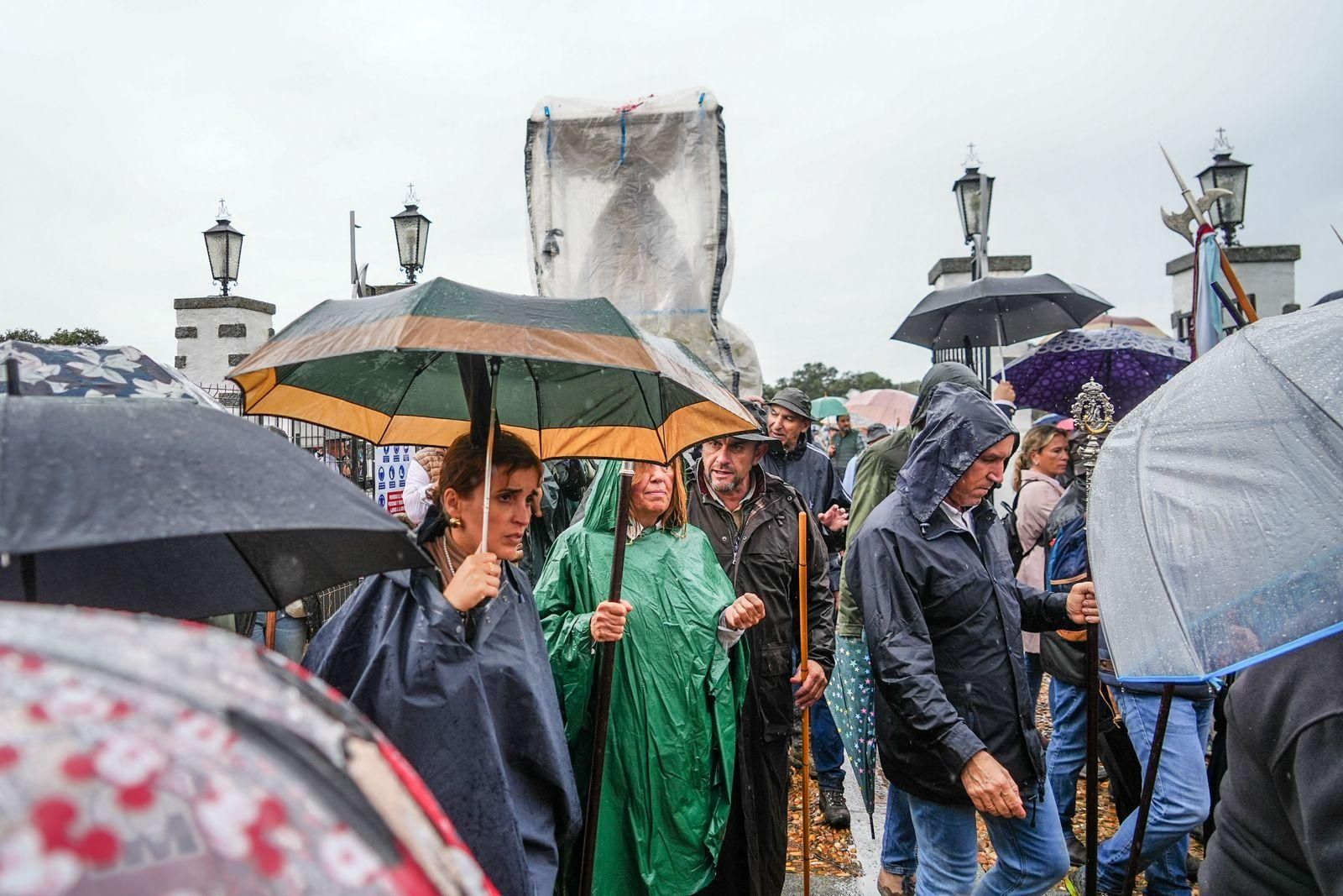 La borrasca Berenice acompaña a la Virgen de Luna en su romería