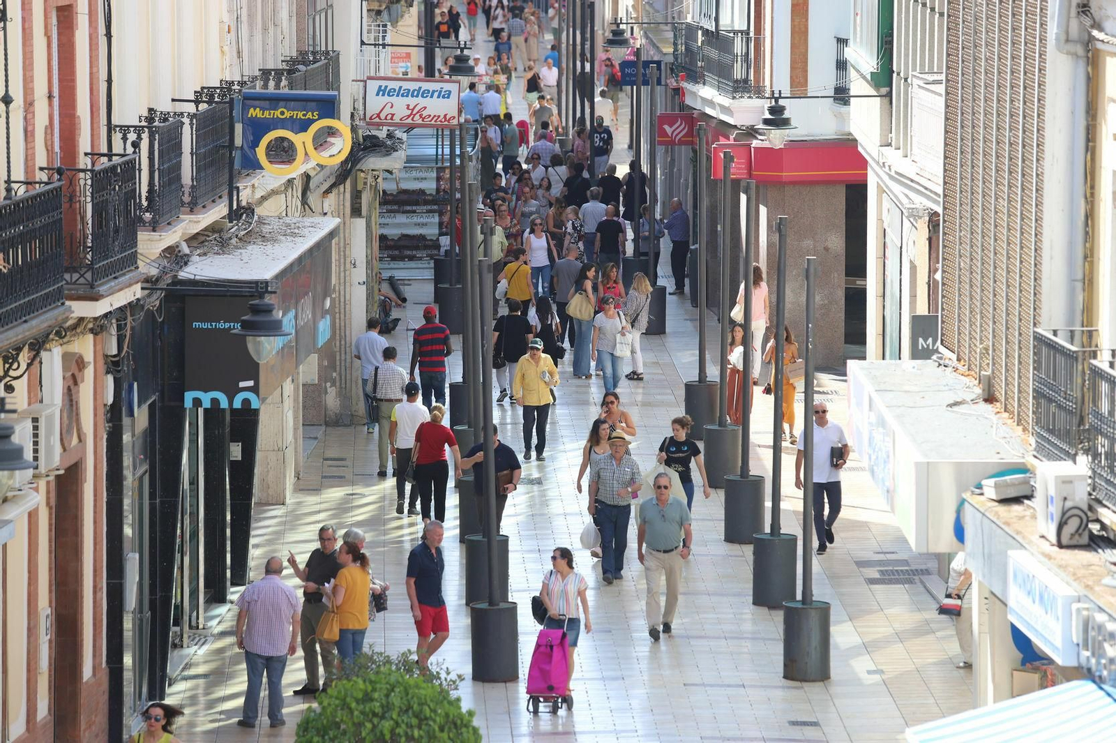 Una de las calles comerciales del centro de Huelva.