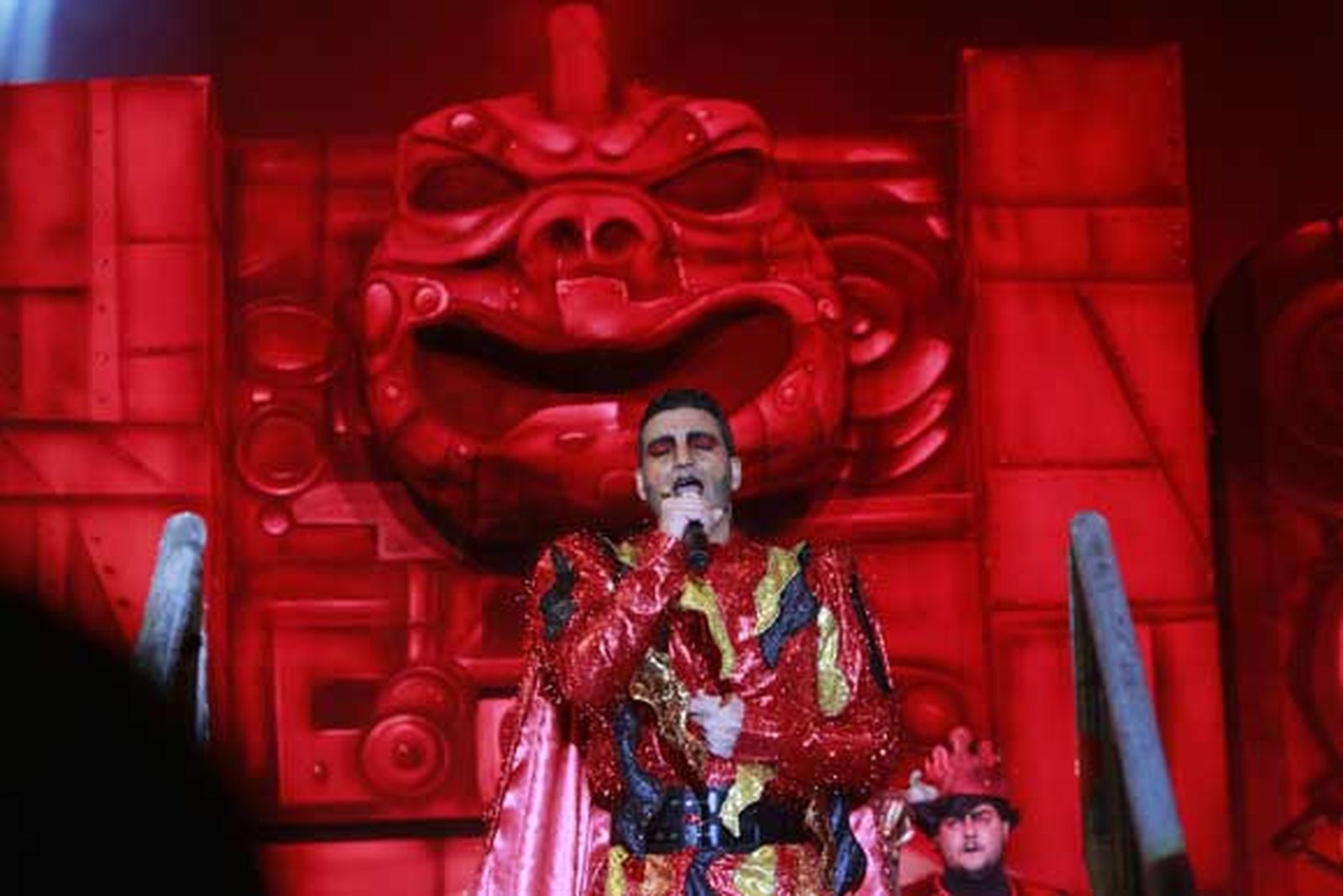 Paco Trujillo encarnando al Dios Momo./Fotos:Lourdes de Vicente

Foto: Lourdes de Vicente