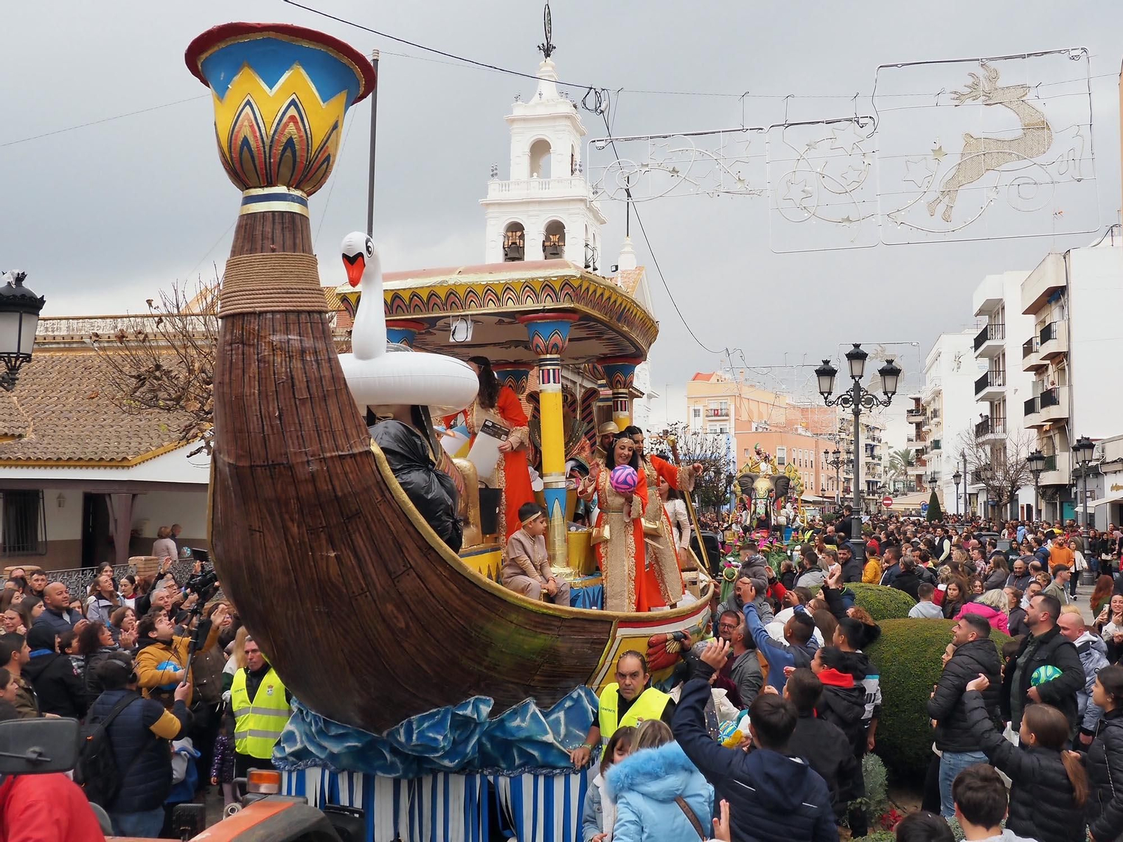 Cientos de isleños han disfrutado de la Cabalgata de reyes 2025