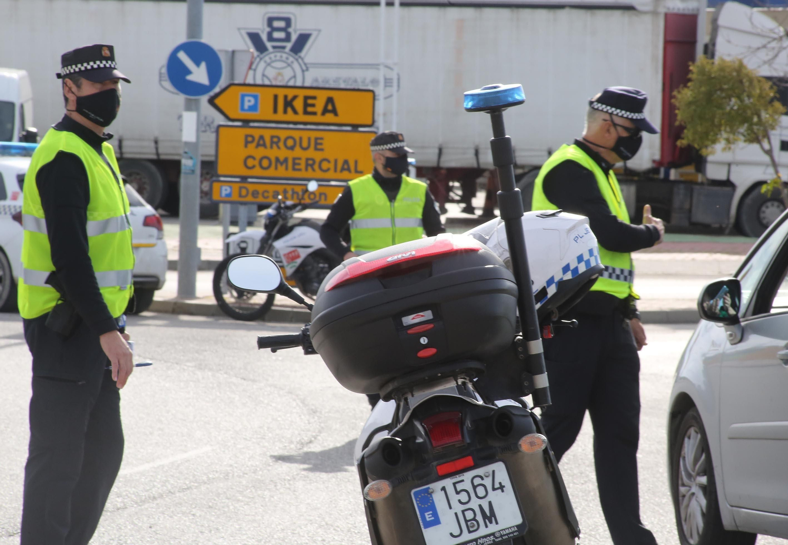 Coronavirus: Controles de la Policía Local a la entrada a Jerez desde Sanlúcar