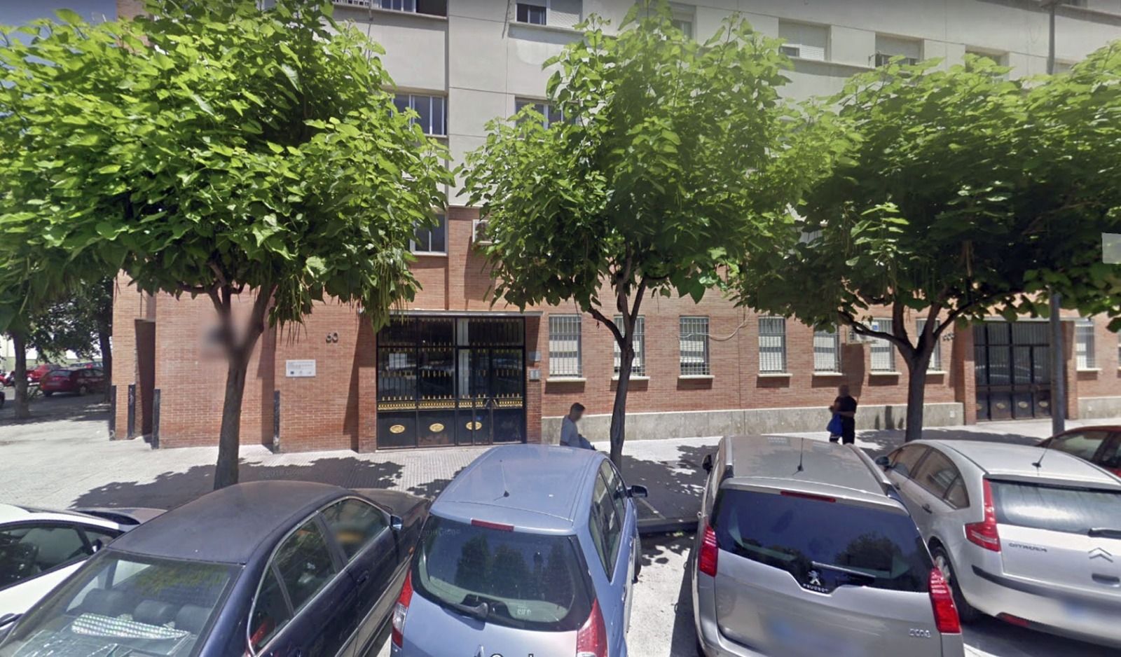 El bloque donde se ubica la AVV Bahía Gaditana, en la calle Barbate de la barriada de La Paz.