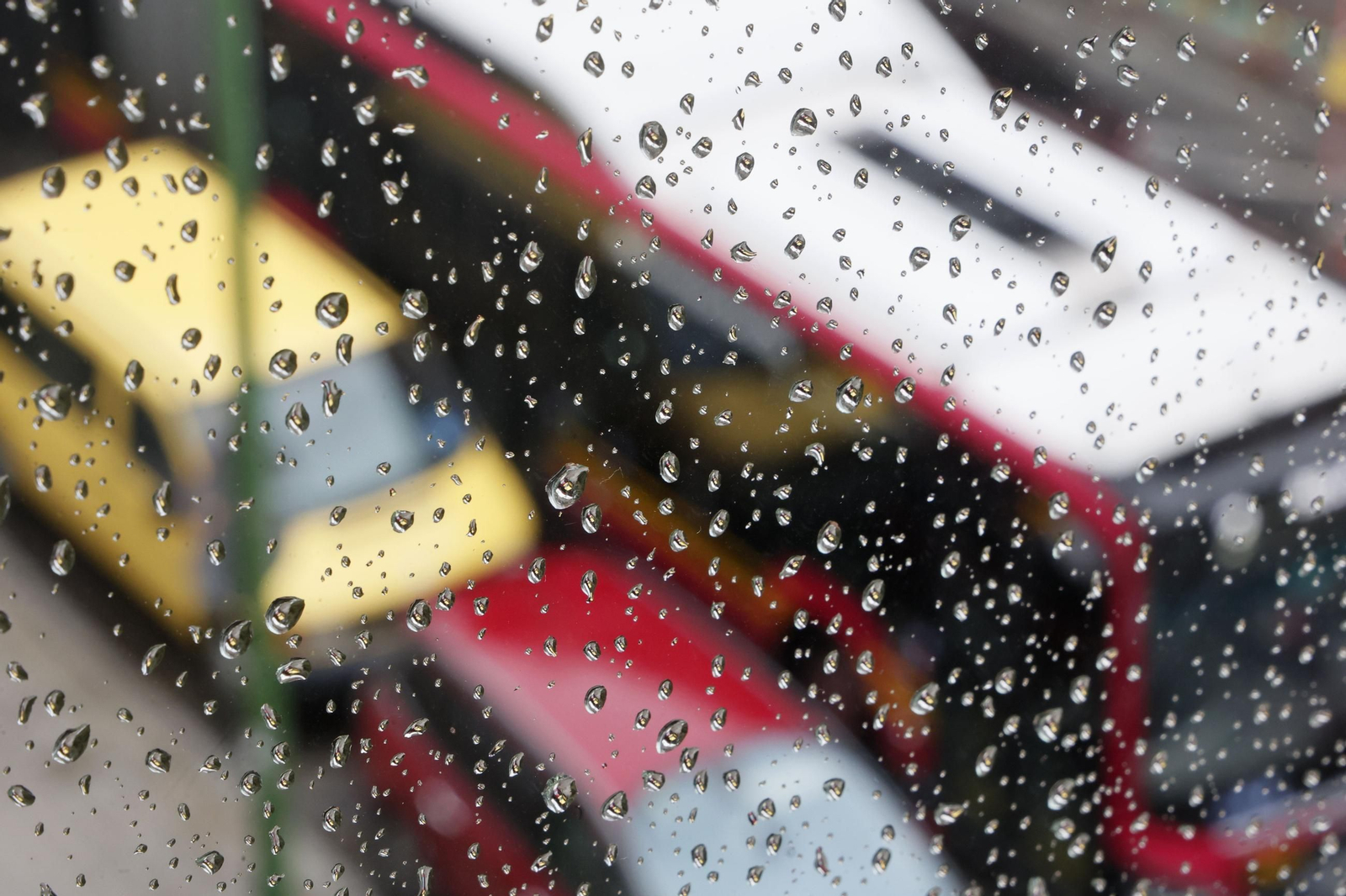 Otro día de frío y lluvia en Sevilla