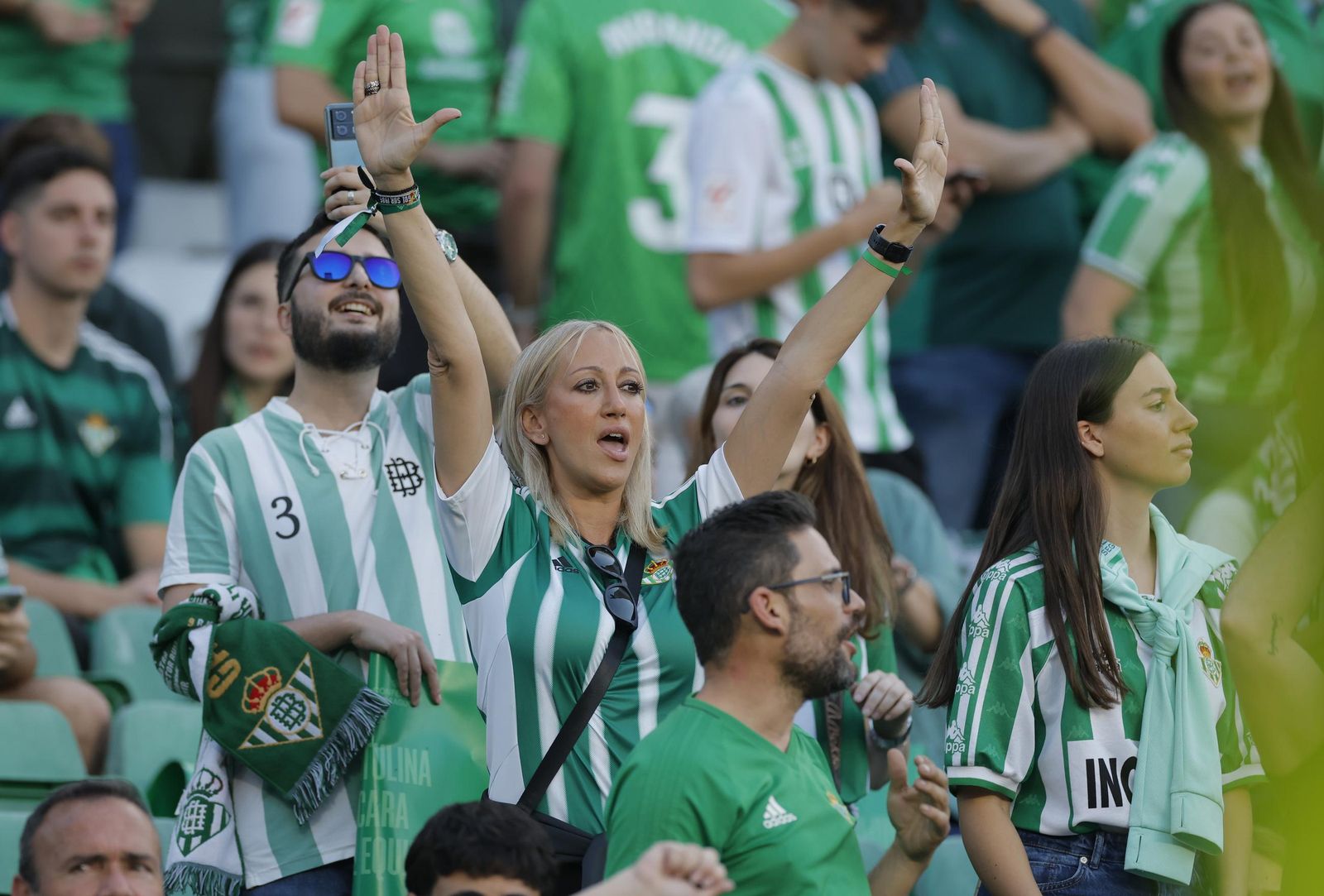 Búscate en las fotos del Betis - Fiorentina