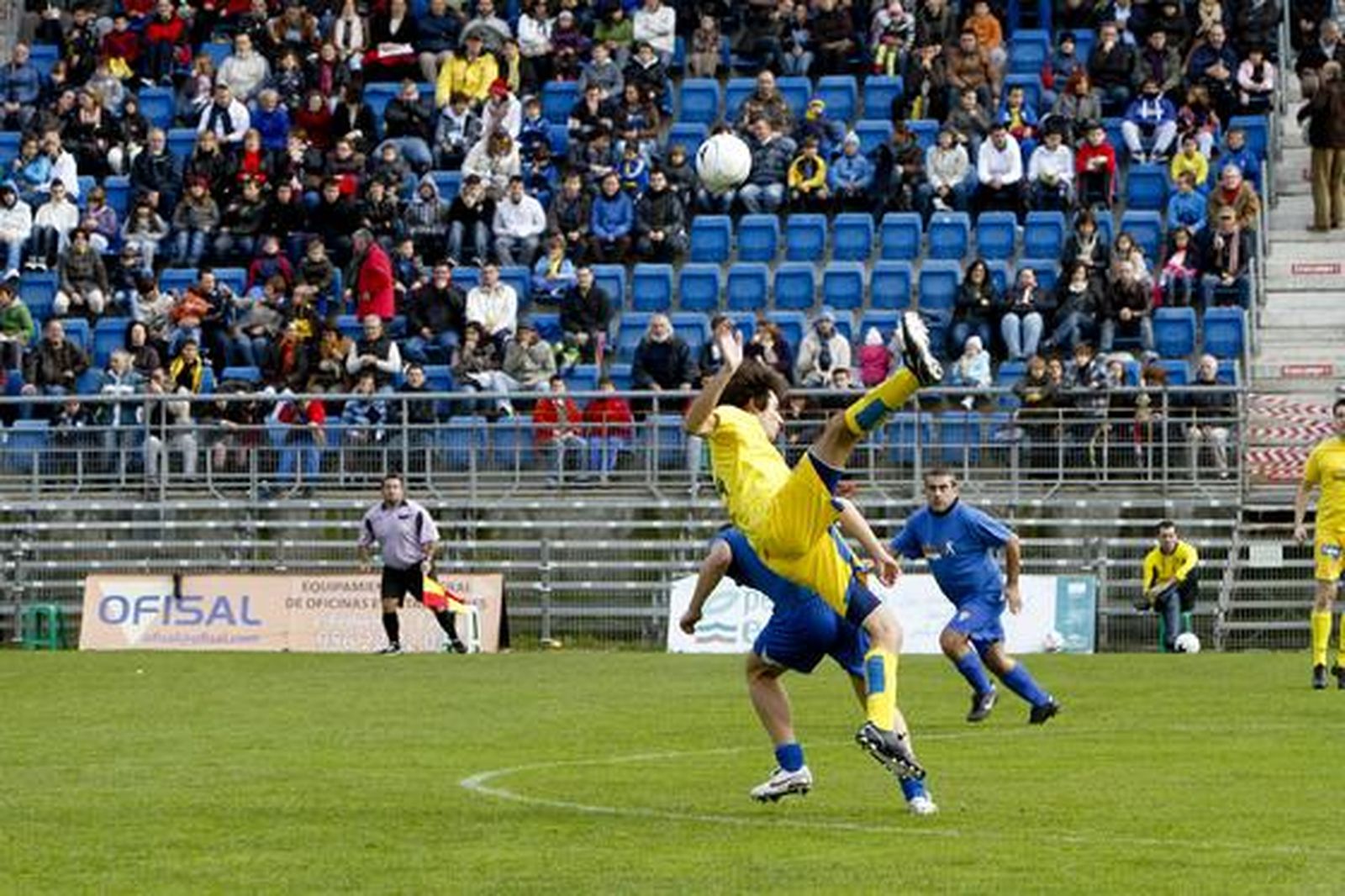 El partido de los Reyes Magos congregó a unas 3.000 personas que disfrutaron del espectáculo futbolístico, al mismo tiempo que colaboraban con la campaña  "Ningún niño sin juguete"

Foto: Lourdes de Vicente
