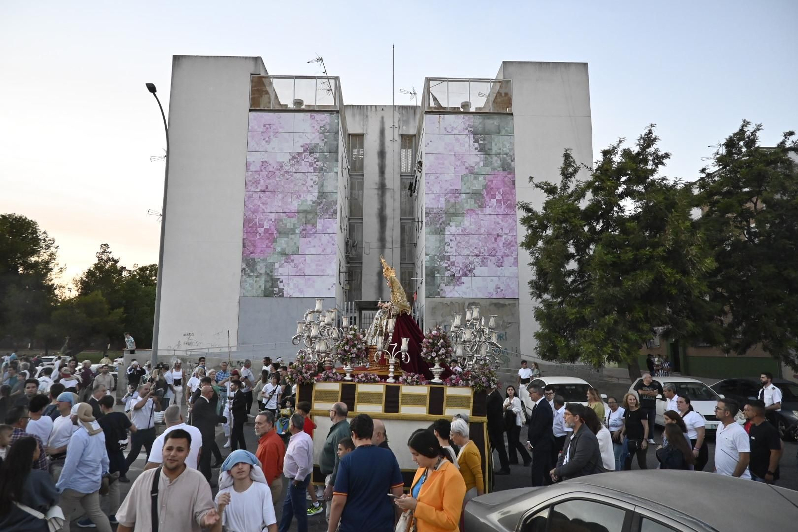 Primera procesión de la Virgen del Rosario por las calles de Huelva, en imágenes