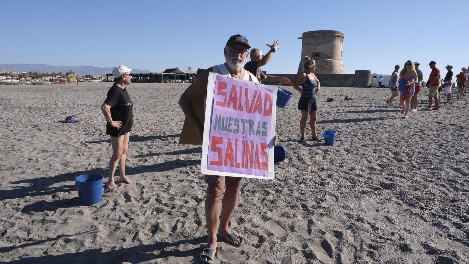Convocan una manifestación en defensa de la conservación de la biodiversidad en Las Salinas de Cabo de Gata
