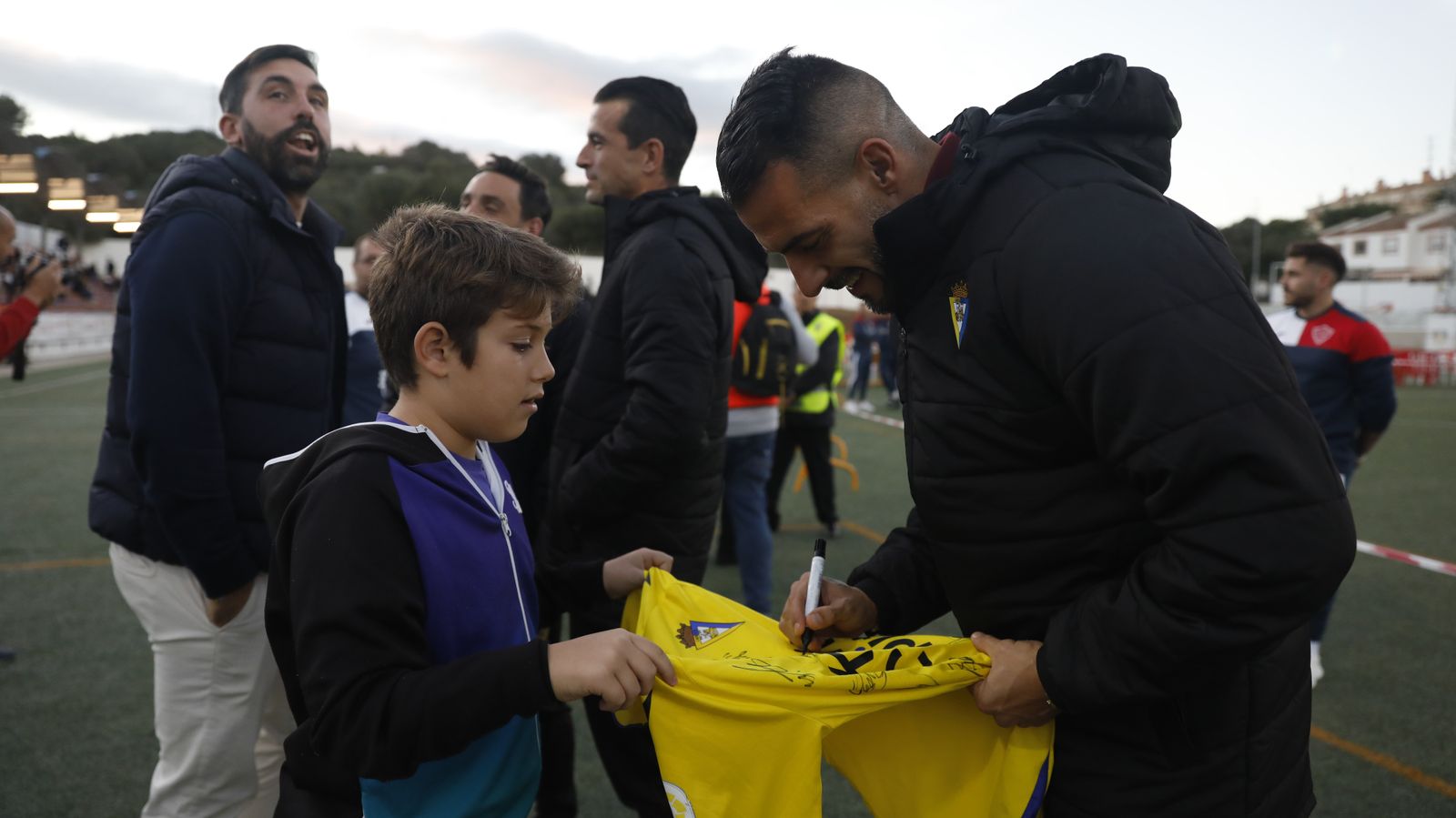 Las fotos de la visita del Cádiz CF para celebrar el 50 aniversario del CD Guadiaro