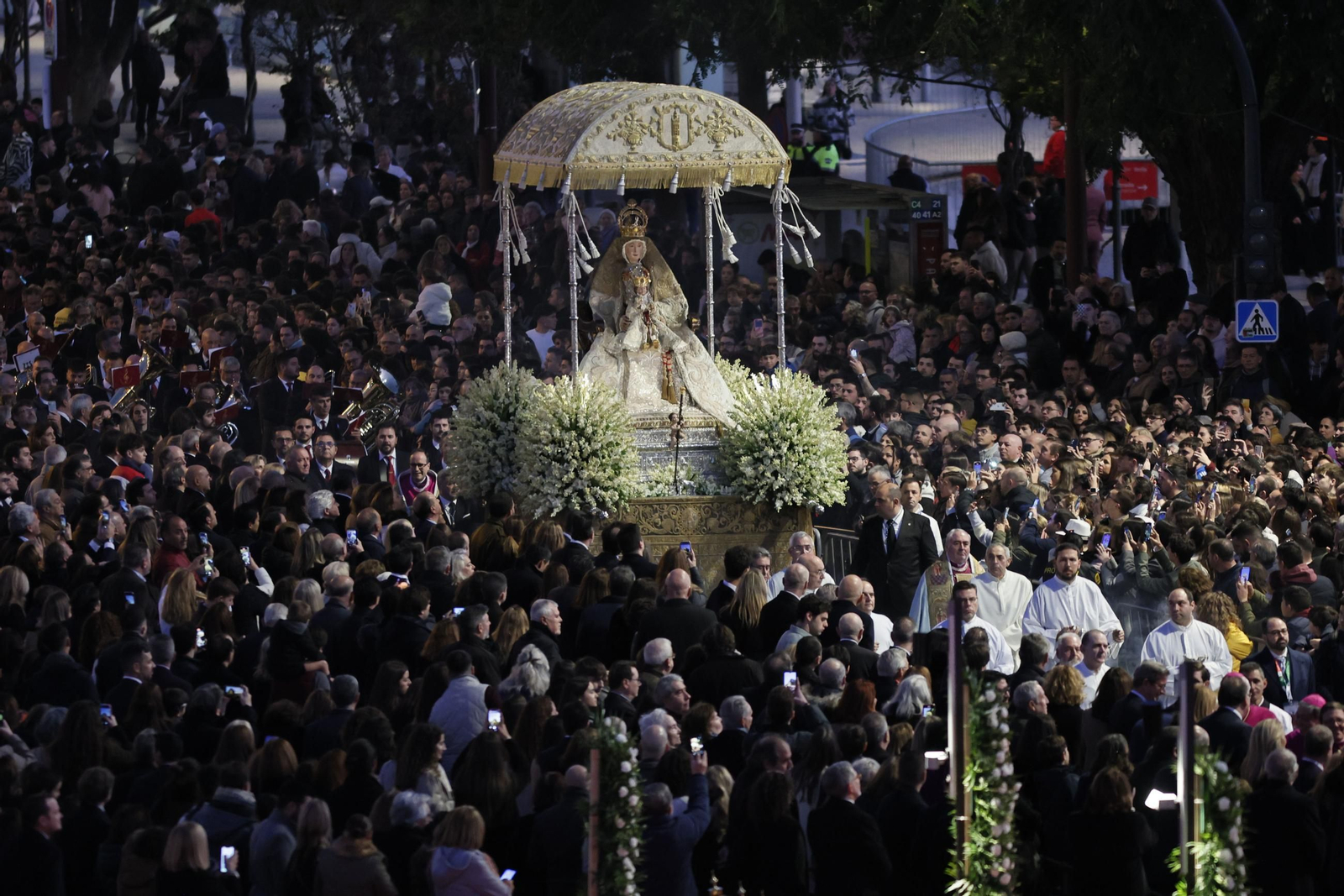 El paso de la Magna de Sevilla por el Paseo de Colón