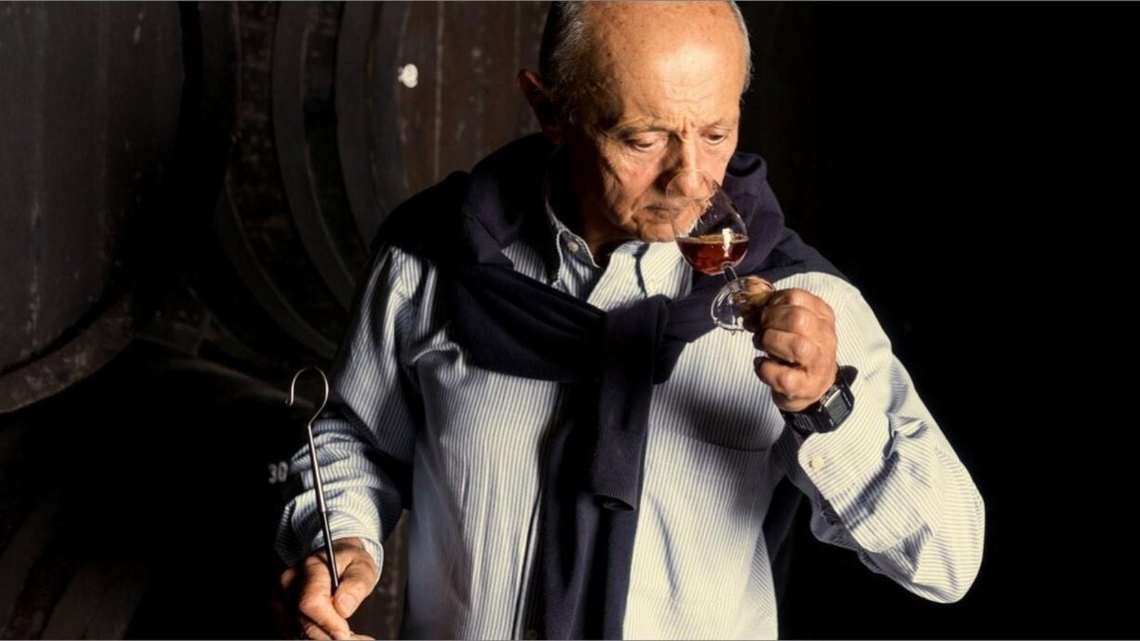 José Mª. Quirós, hijo, catando en Bodegas Tradición (foto Borja Luque). José Mª. Quirós, hijo, catando en Bodegas Tradición (foto Borja Luque).