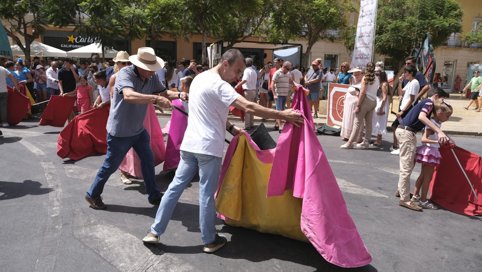 Exhibición de toreo de salón de la Escuela Taurina de Almería, en imágenes