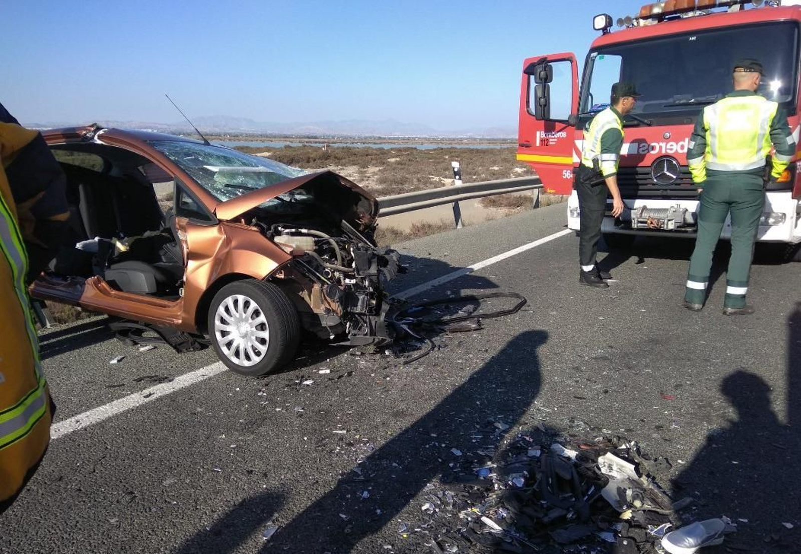 Un fallecido y cinco heridos graves en un choque frontal en Santa Pola