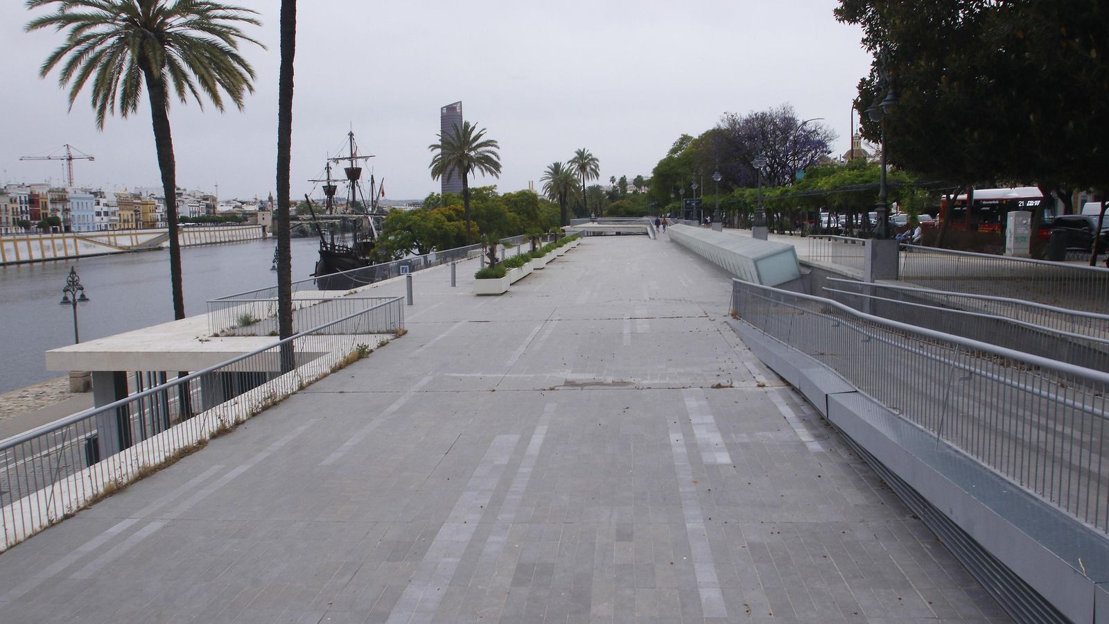 El paseo de Marqués de Contadero aún carece de sombras.